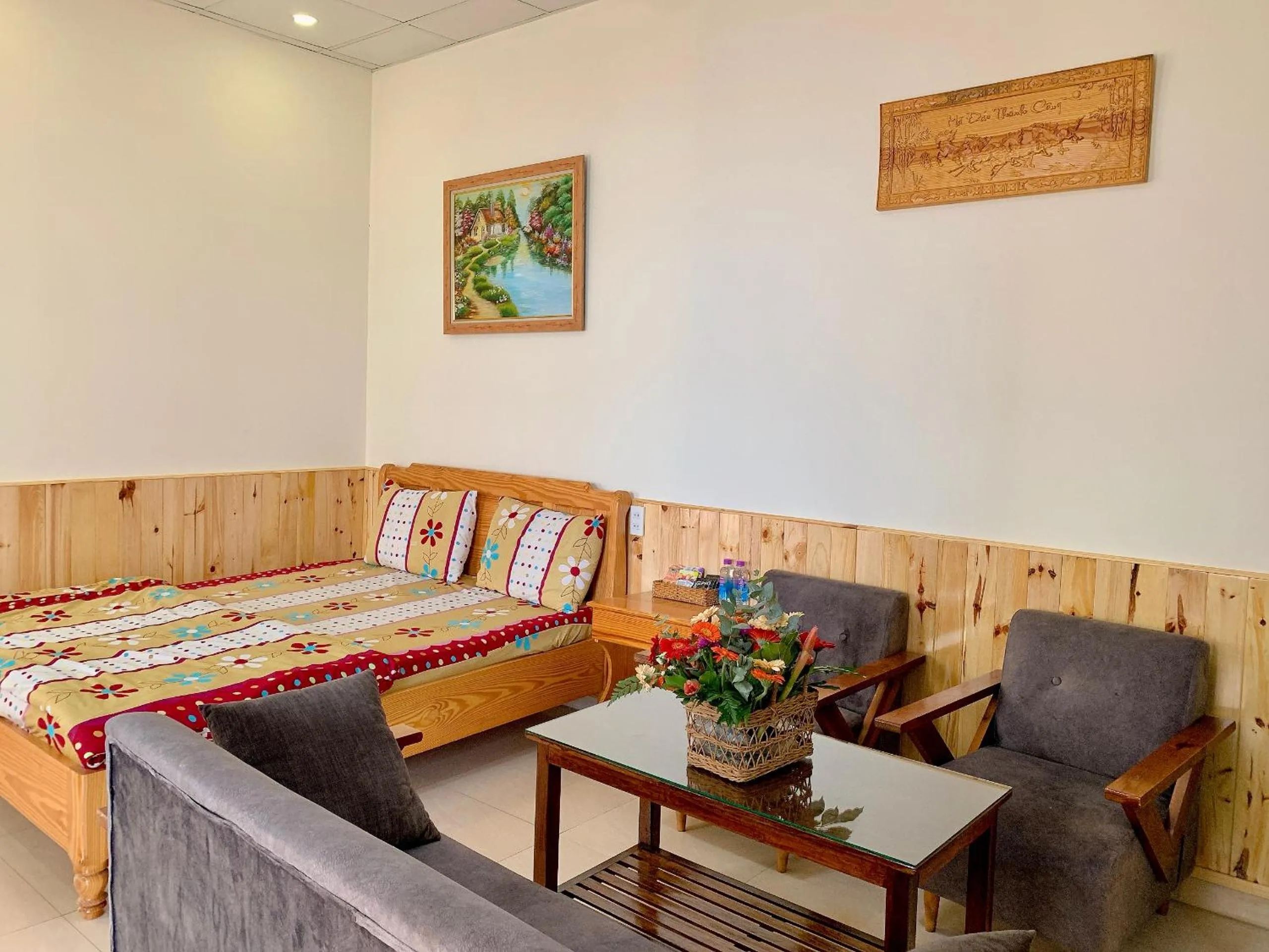 Photo of the whole room, Bed in Hoang Nguyen Hotel