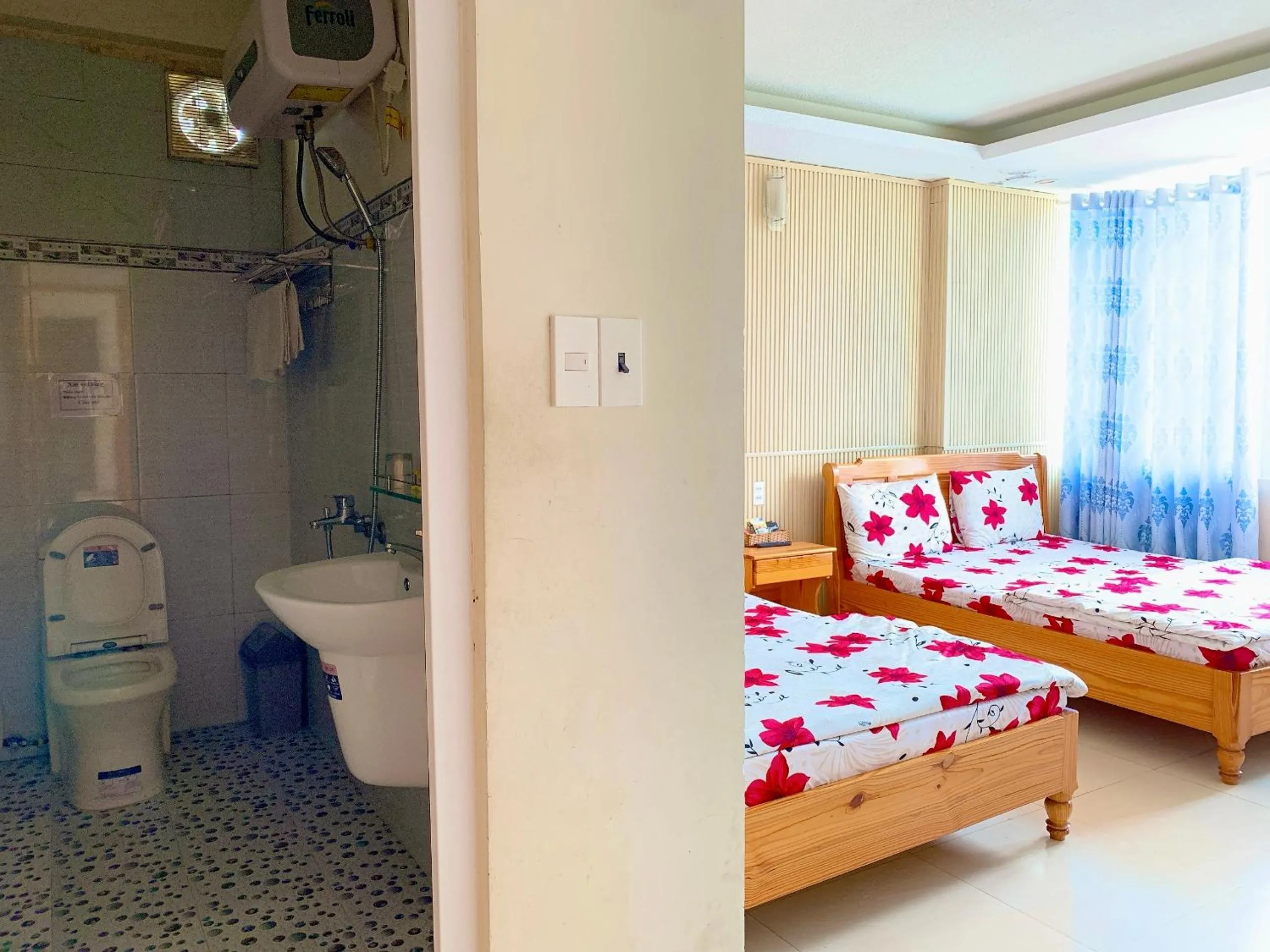 Toilet, Bed in Hoang Nguyen Hotel