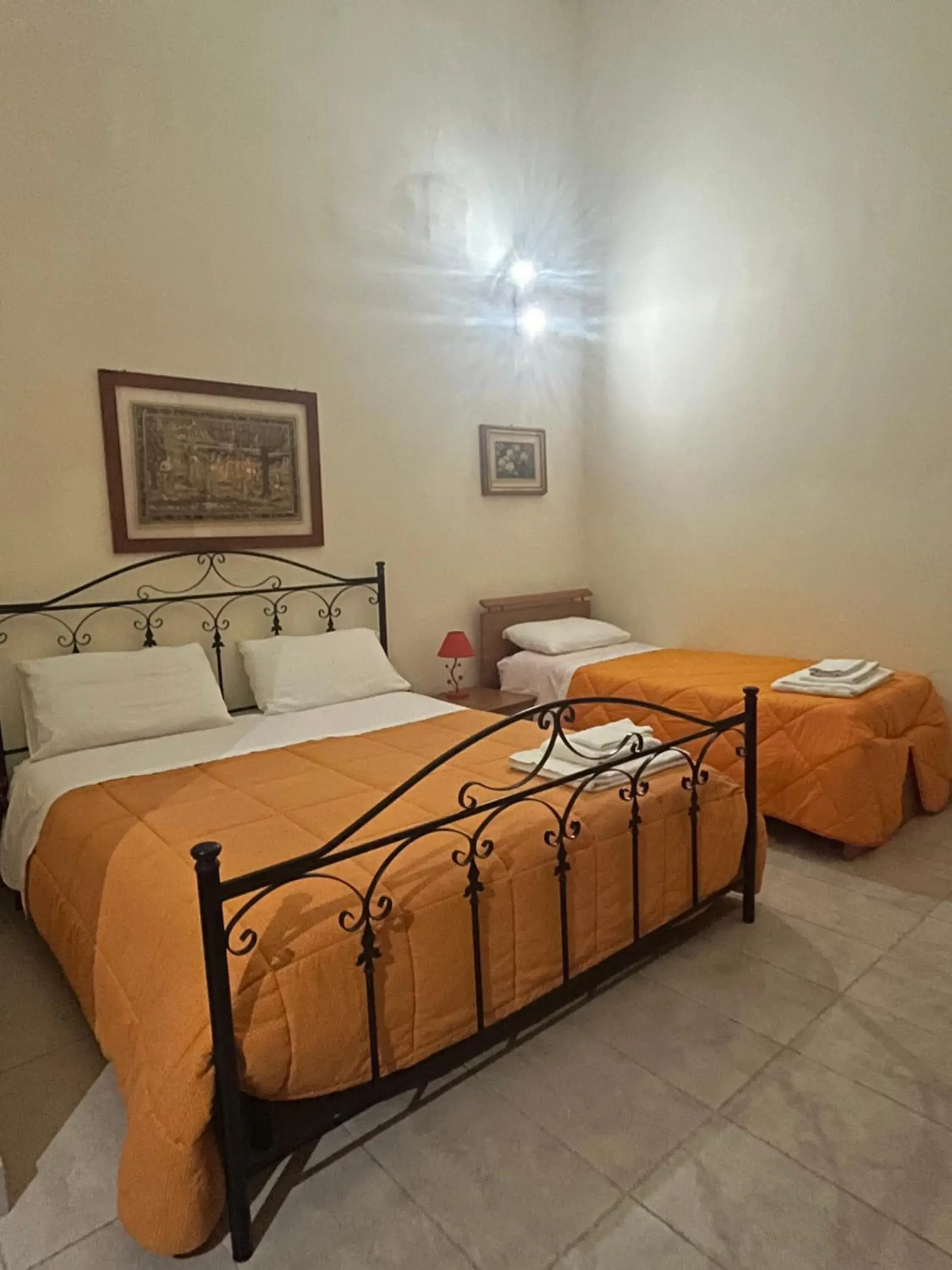 Budget Double or Twin Room - single occupancy in Salento b&b Trepuzzi Budget Double or Twin Room - single occupancy in Salento b&b Trepuzzi