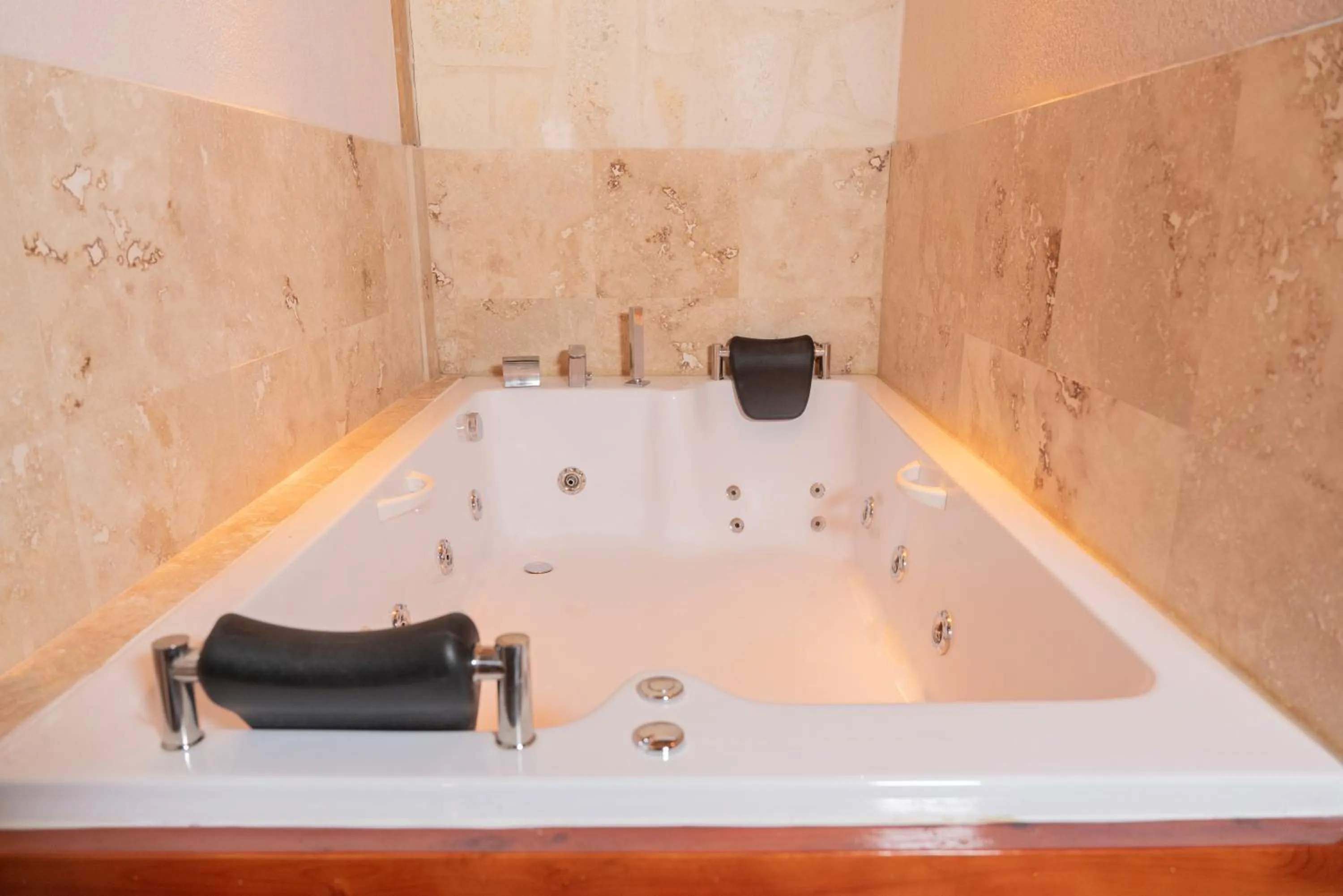 Hot Tub in Cappadocia Alfa Cave Hotel