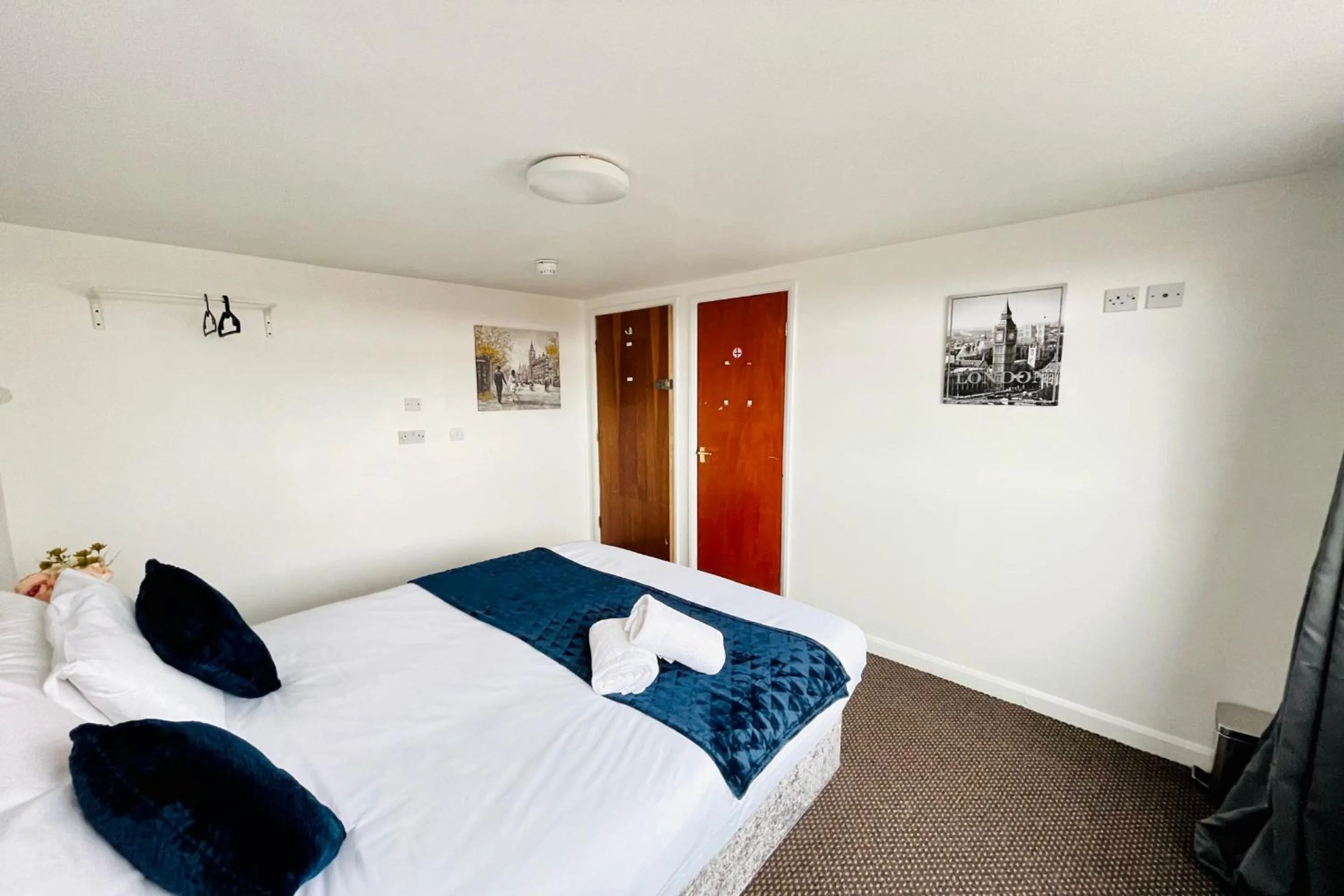 Bedroom in OYO The Sun Hotel