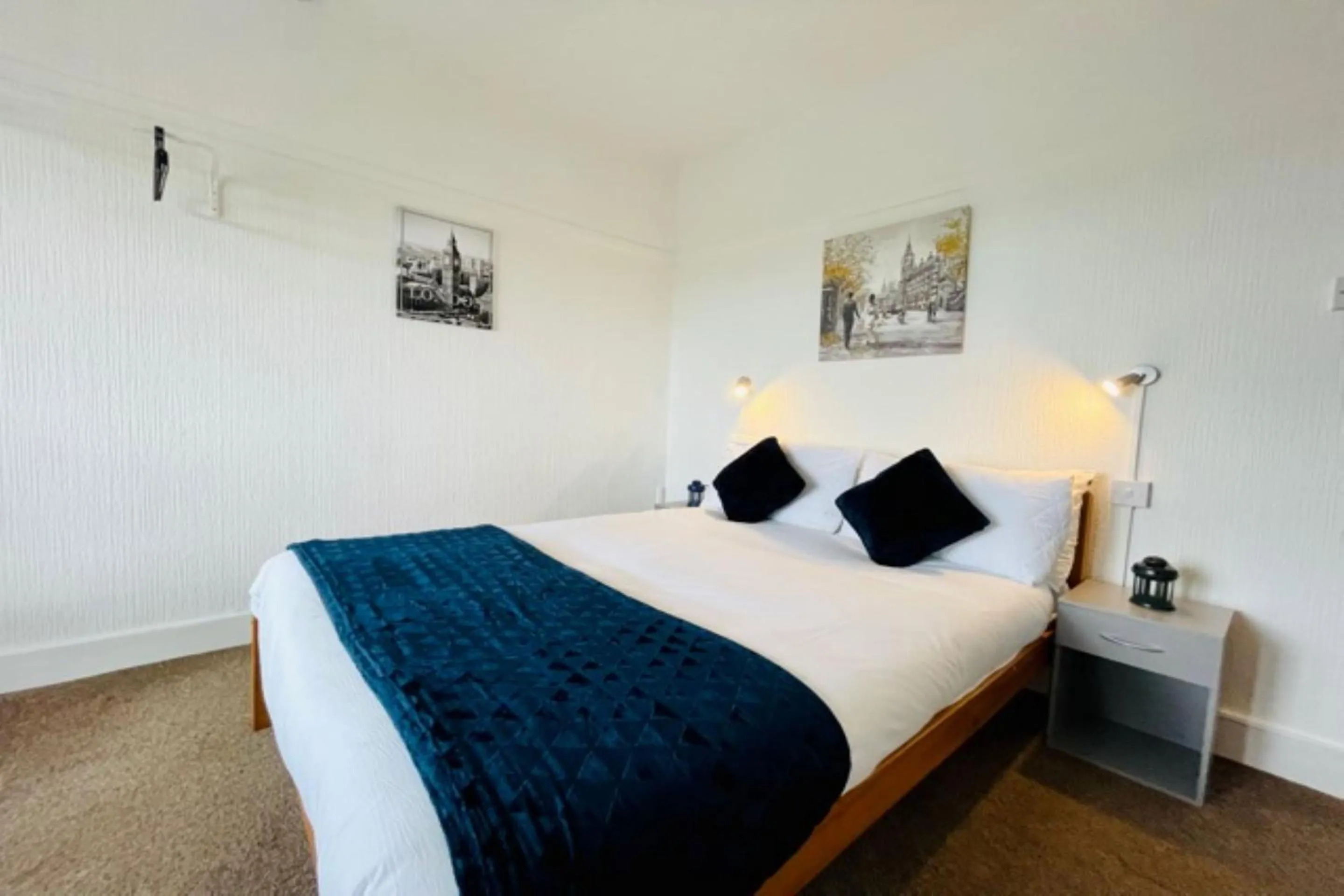 Bedroom in OYO The Sun Hotel