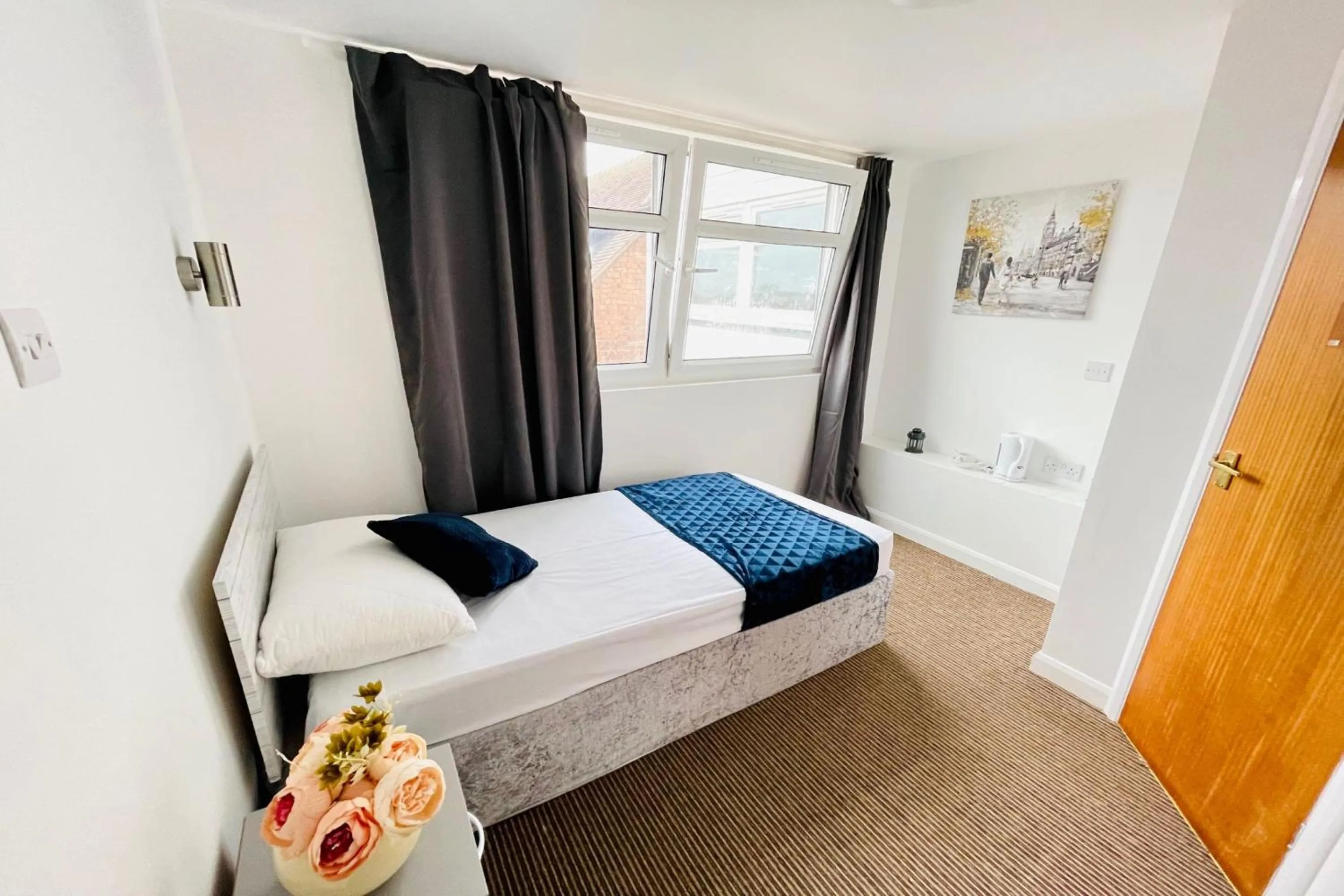 Bedroom in OYO The Sun Hotel