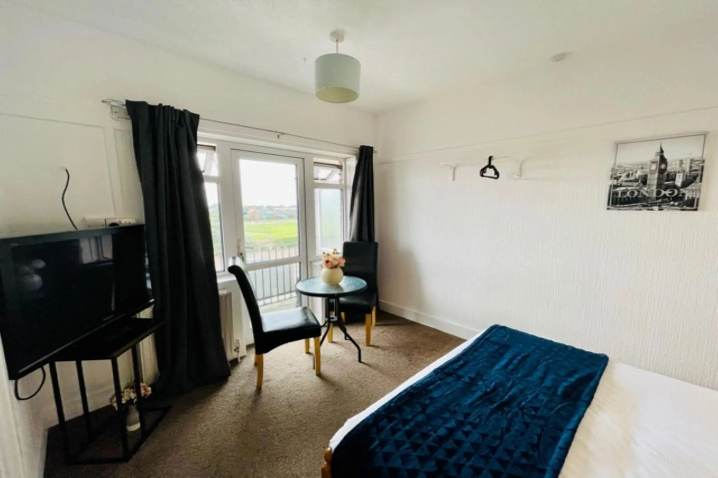 TV and multimedia in OYO The Sun Hotel