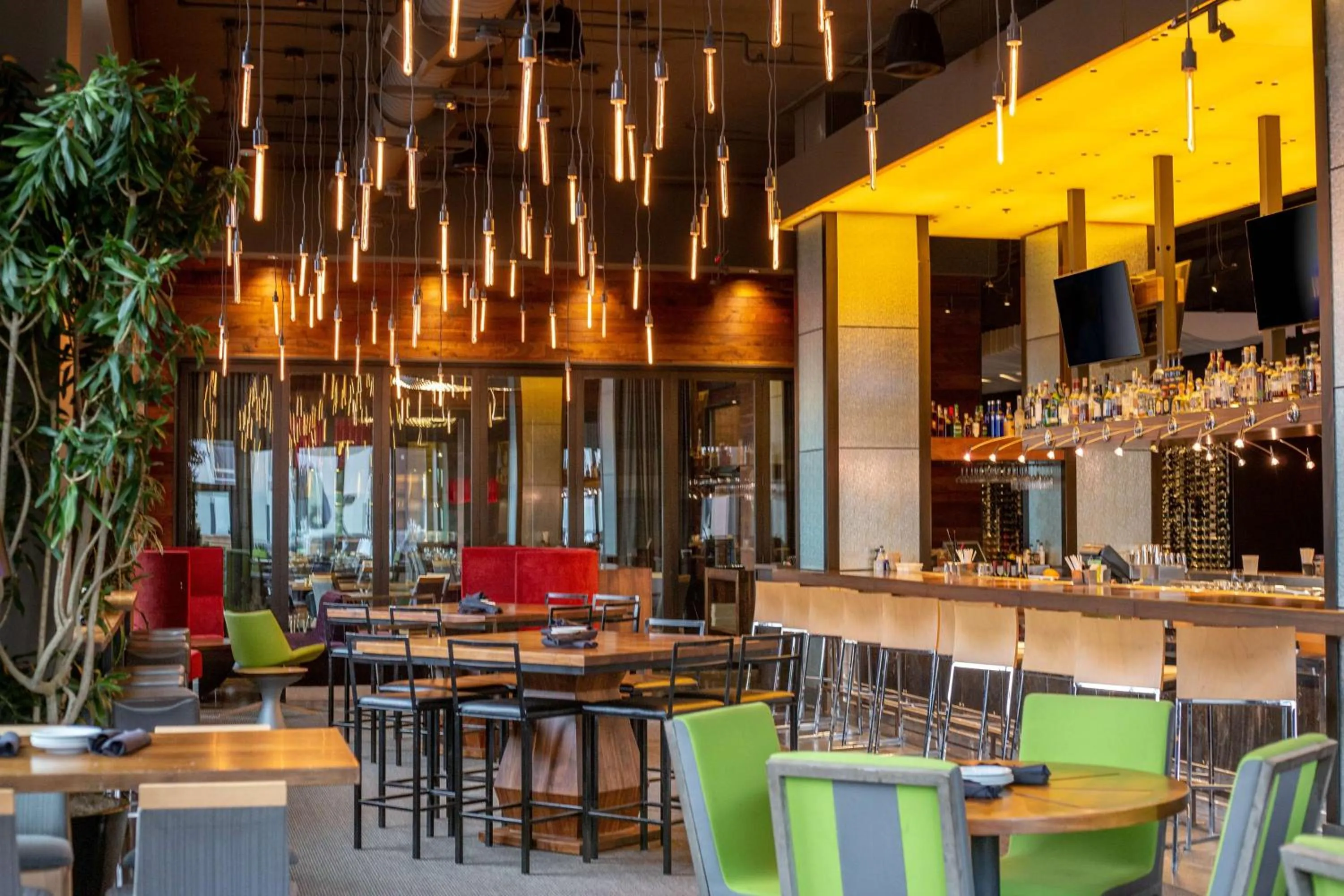 Restaurant/places to eat in Hilton Garden Inn Louisville Downtown