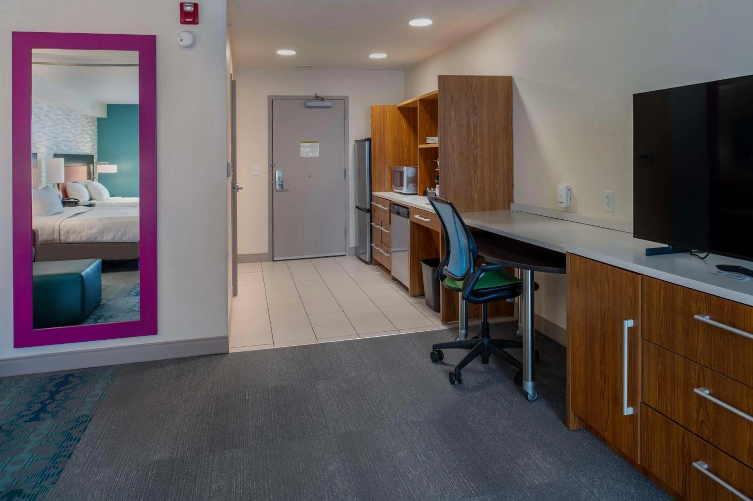 Bedroom in Home2 Suites St. Louis / Forest Park