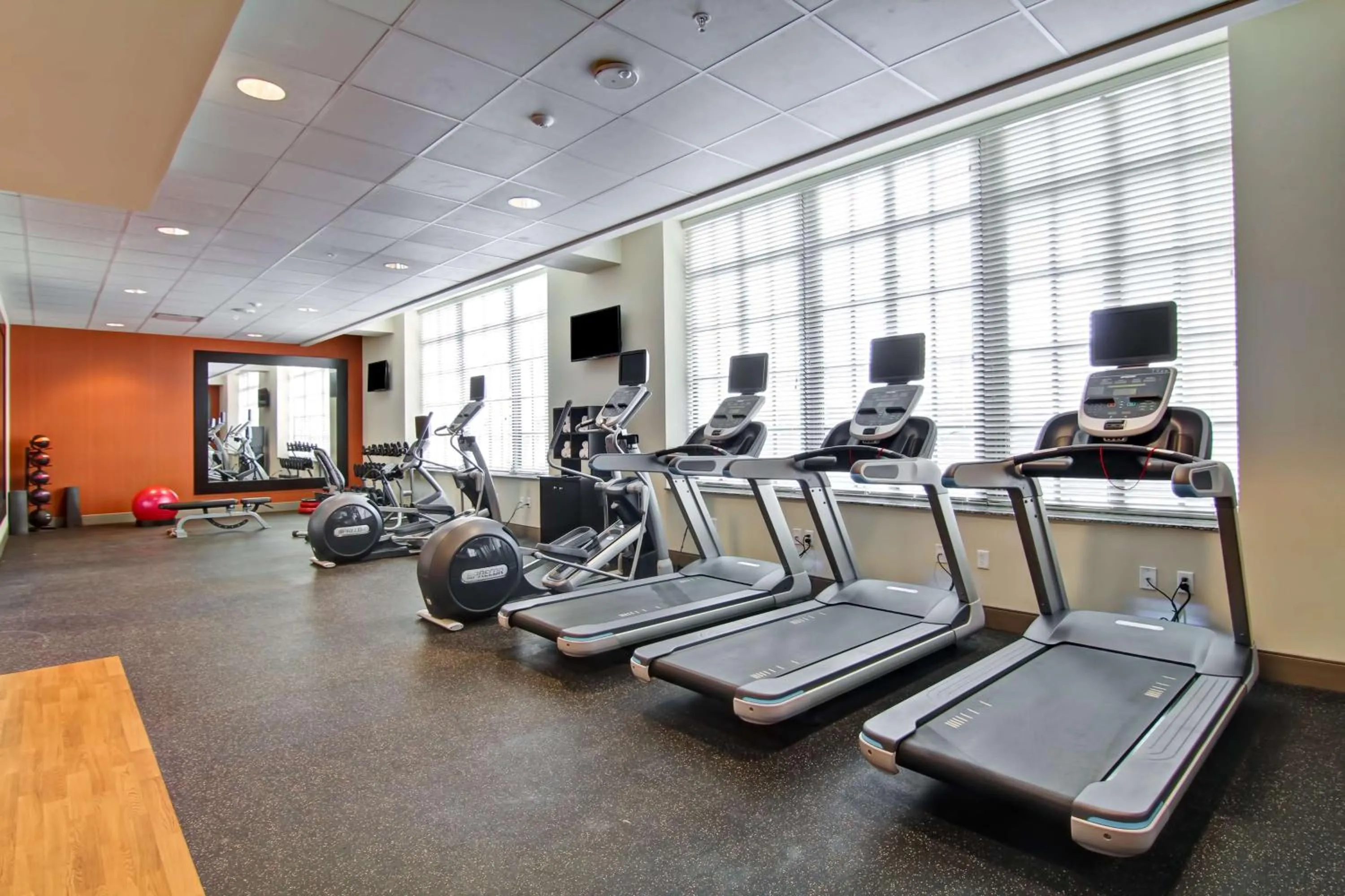 Fitness centre/facilities in Hampton Inn and Suites Cincinnati - Downtown