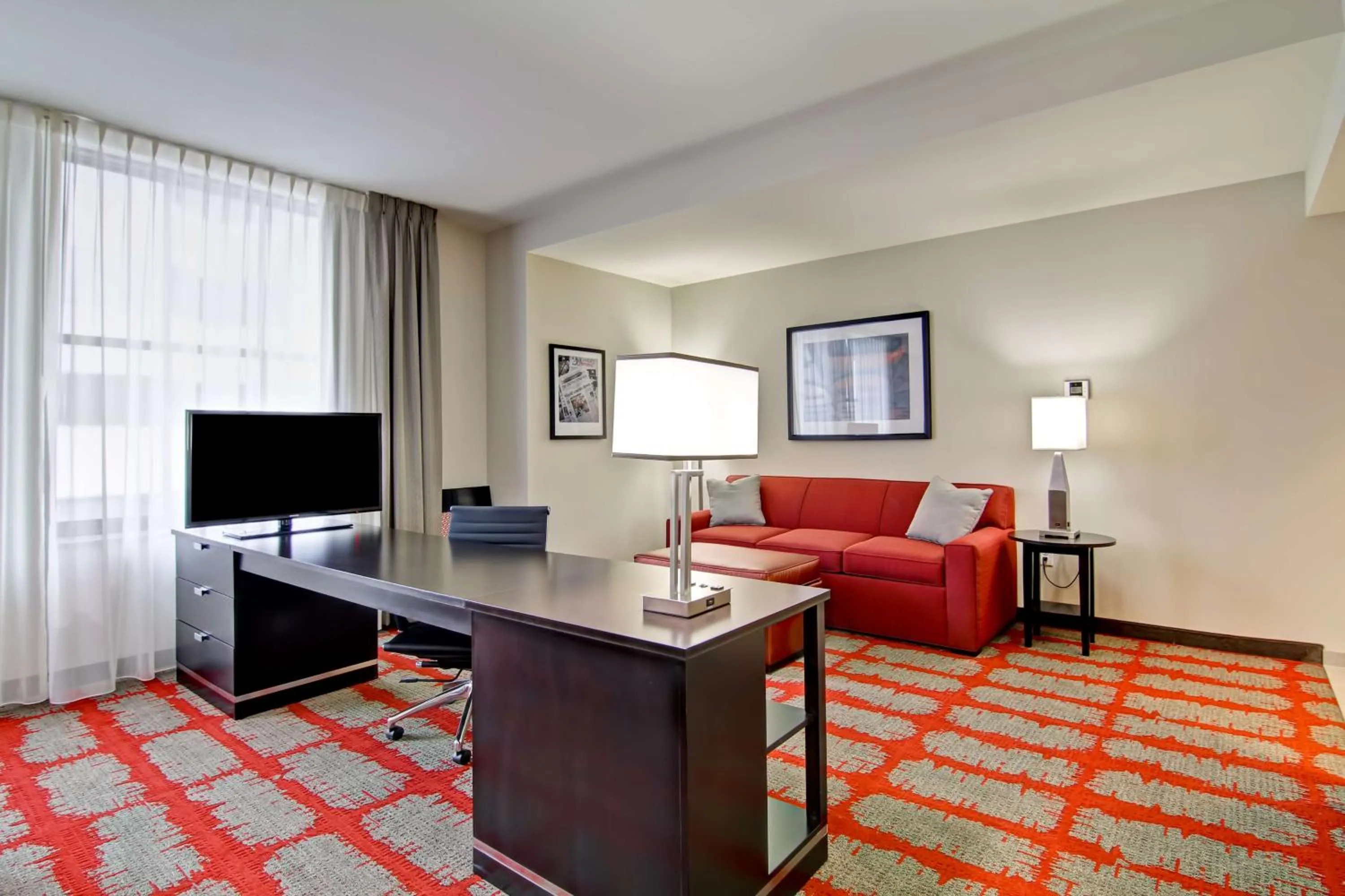 Living room in Hampton Inn and Suites Cincinnati - Downtown