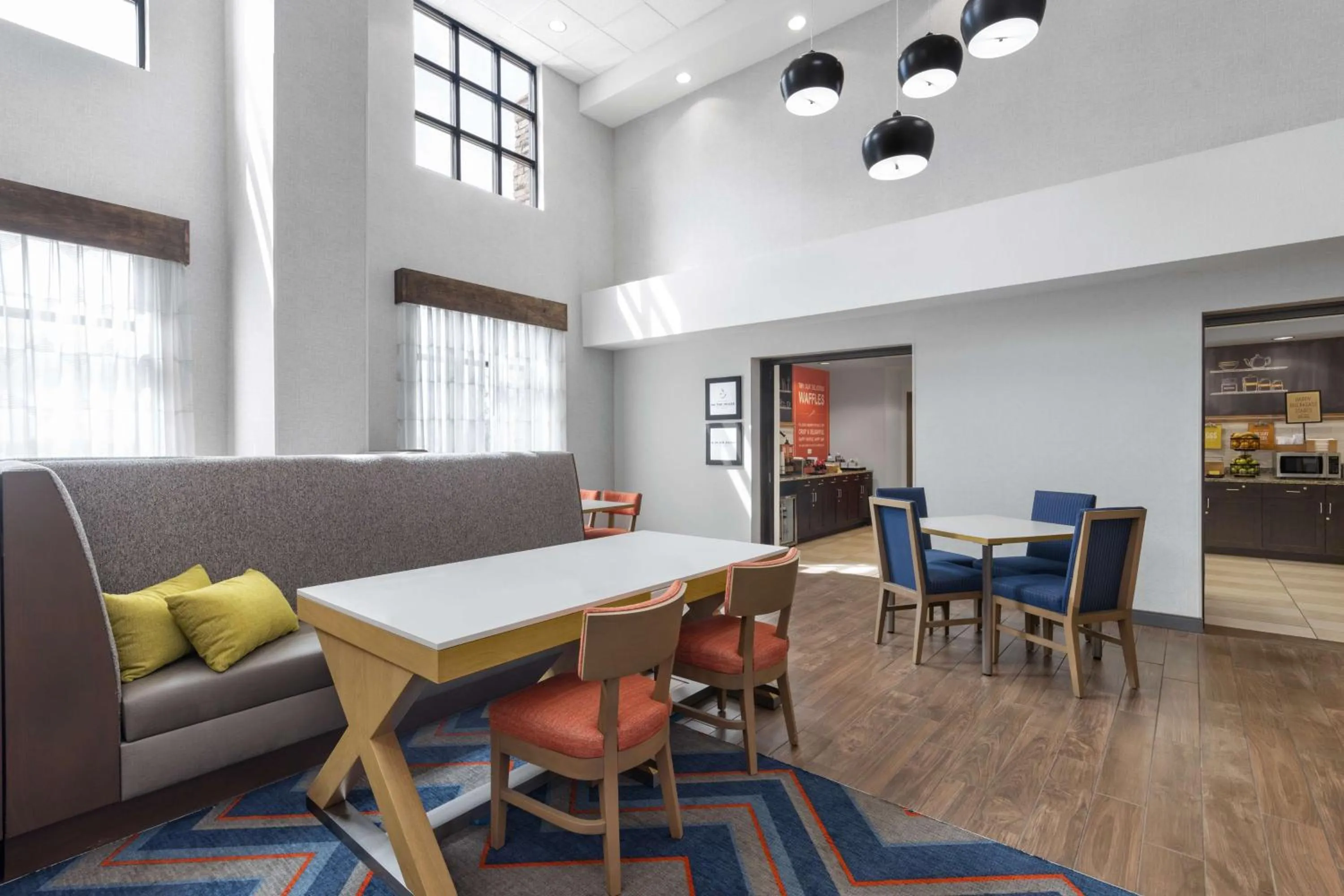 Breakfast in Hampton Inn & Suites Douglas