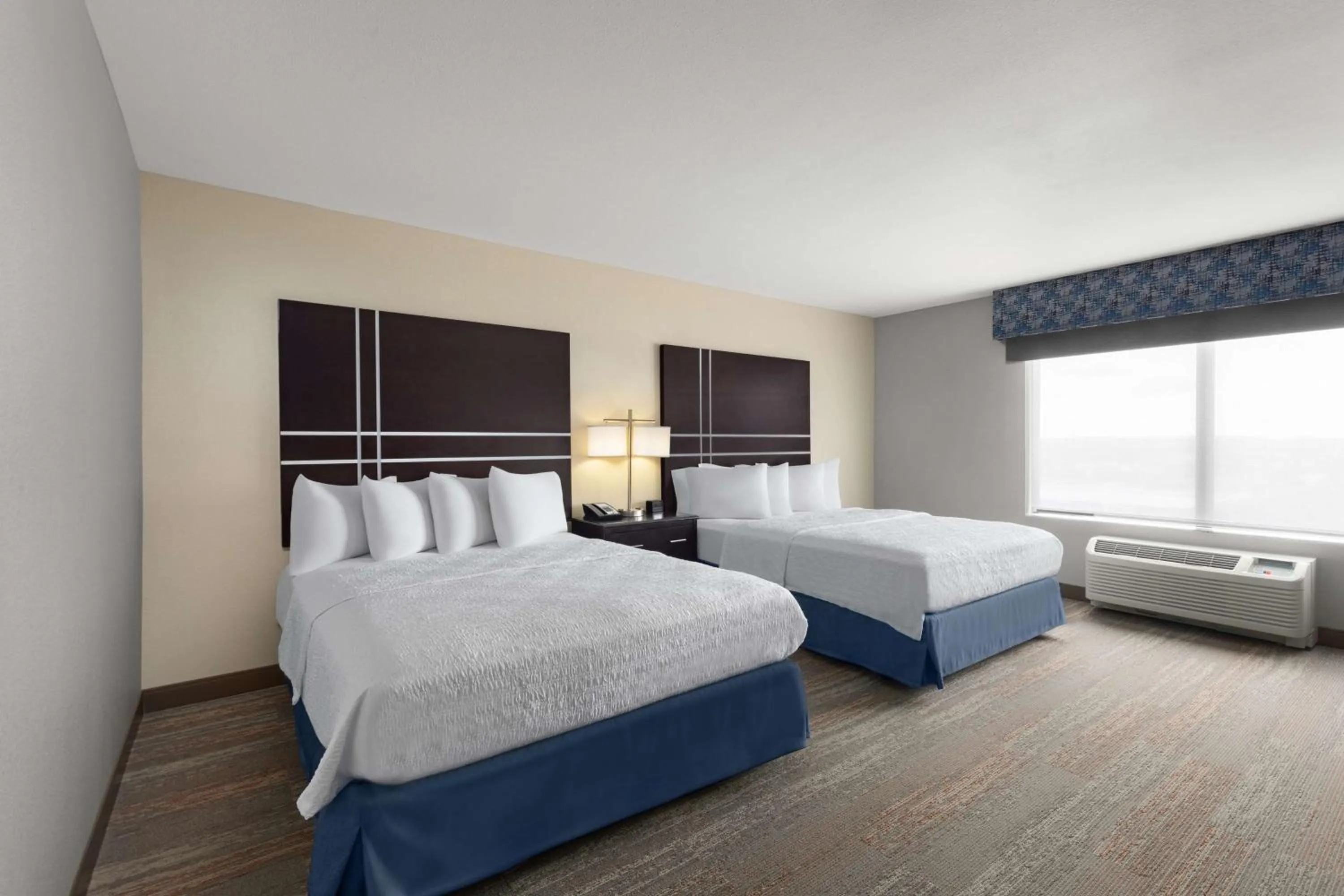 Bed in Hampton Inn & Suites Douglas