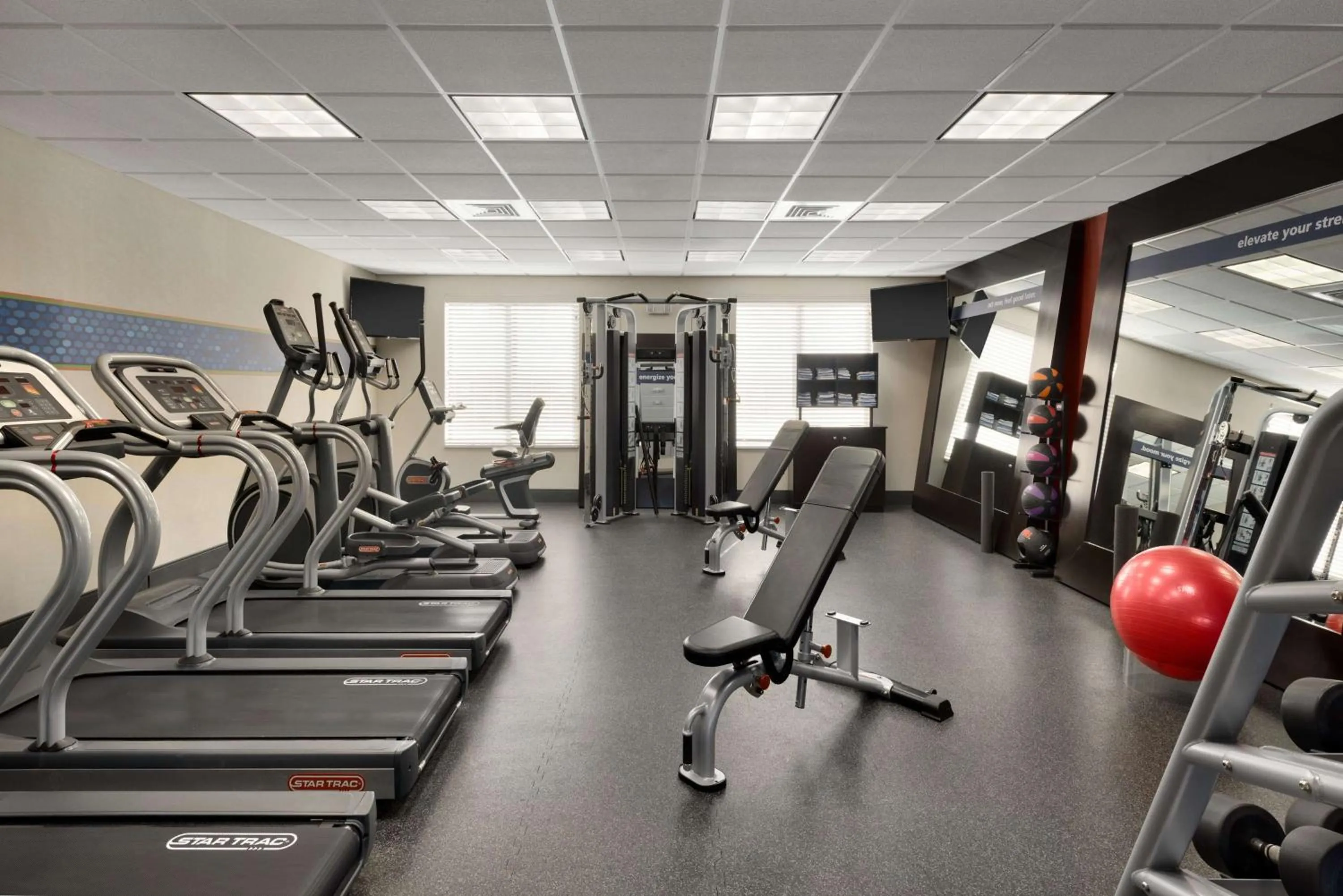 Fitness centre/facilities in Hampton Inn and Suites Monroe