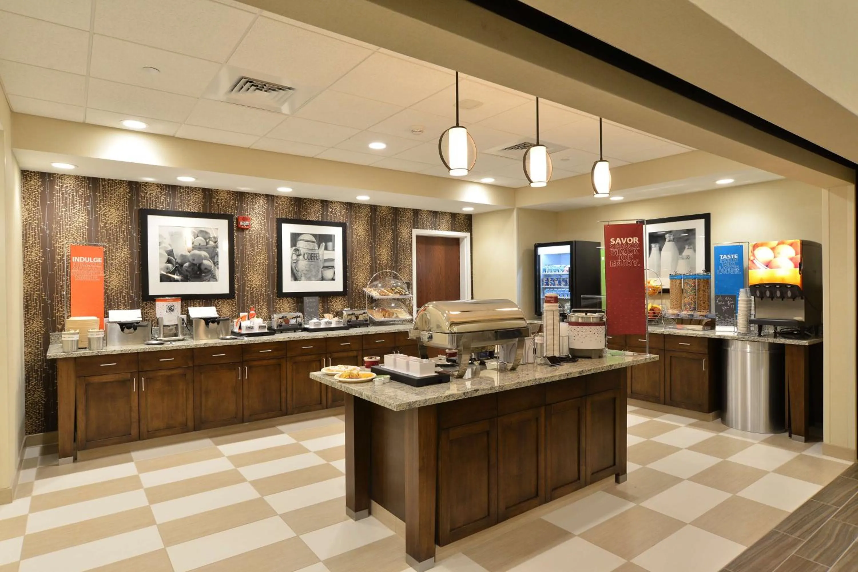 Kitchen or kitchenette in Hampton Inn & Suites Chippewa Falls