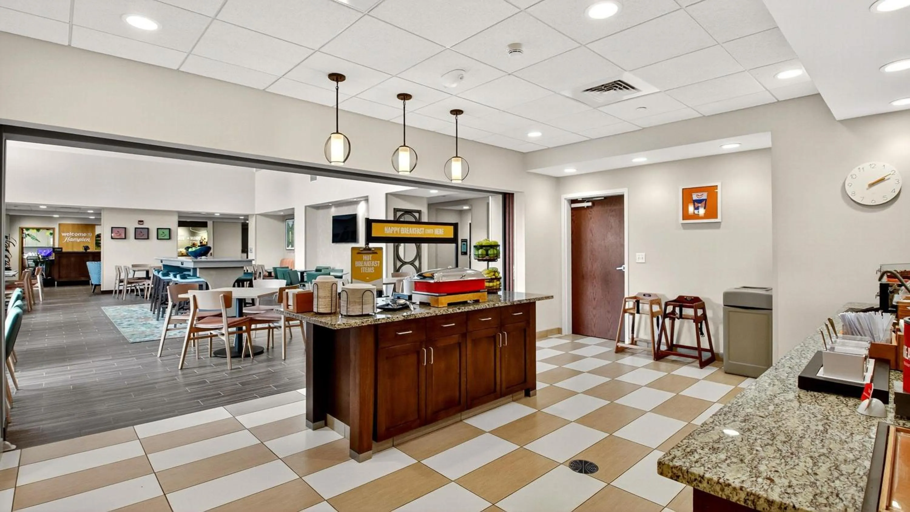 Breakfast in Hampton Inn & Suites Chippewa Falls