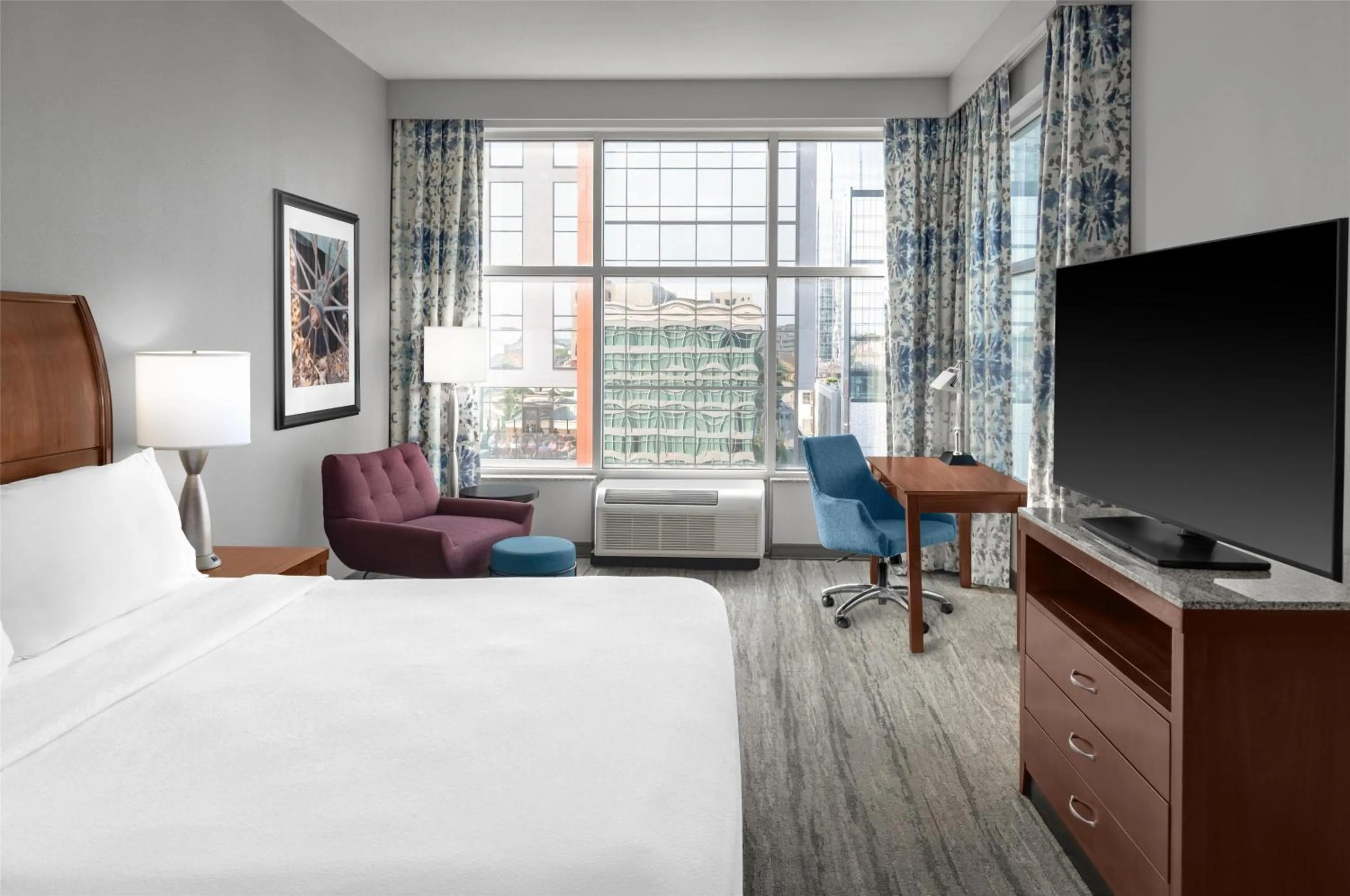 Bed in Hilton Garden Inn Nashville Downtown Convention Center