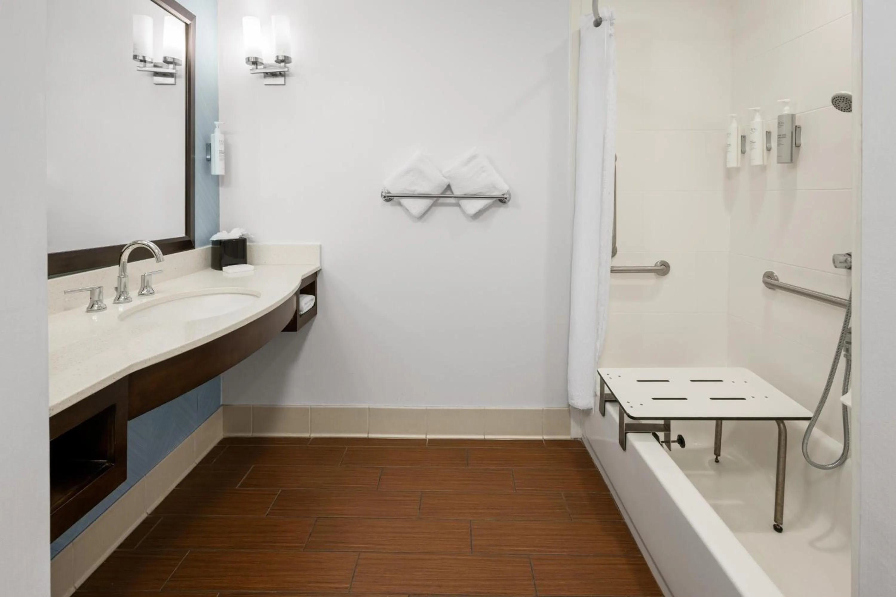 Bathroom in Hilton Garden Inn Memphis/Wolfchase Galleria