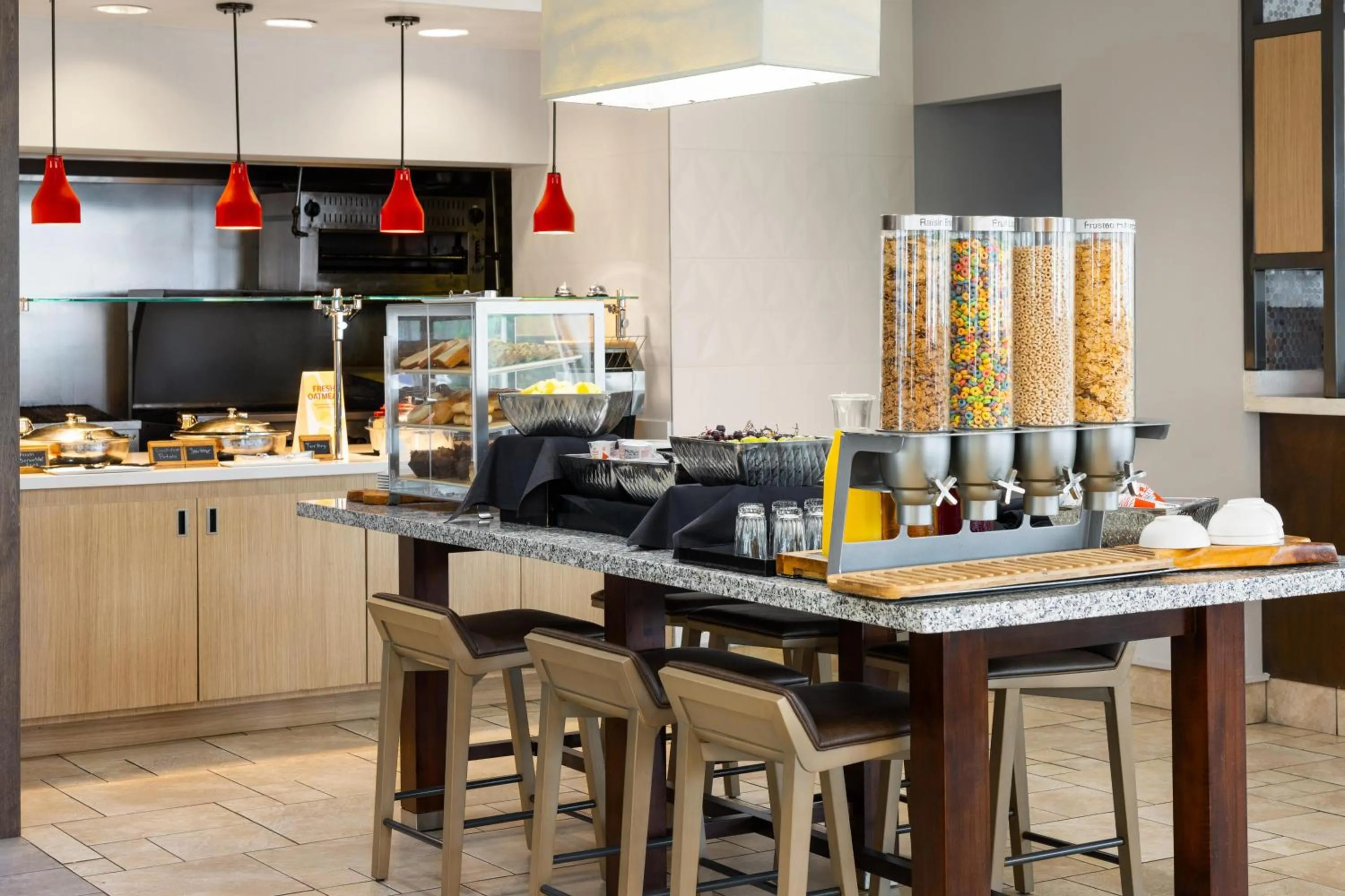 Breakfast in Hilton Garden Inn Memphis/Wolfchase Galleria