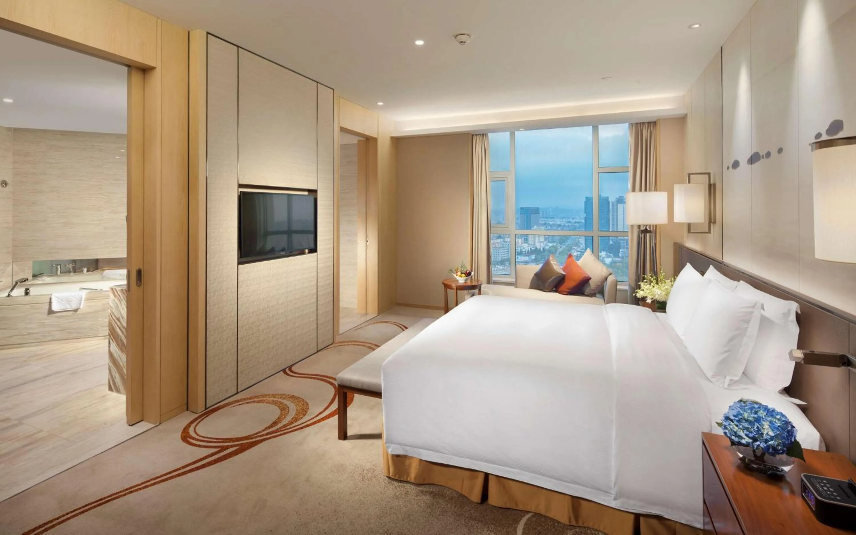 Bed in DoubleTree by Hilton Hotel Qingdao-Jimo Ancient City