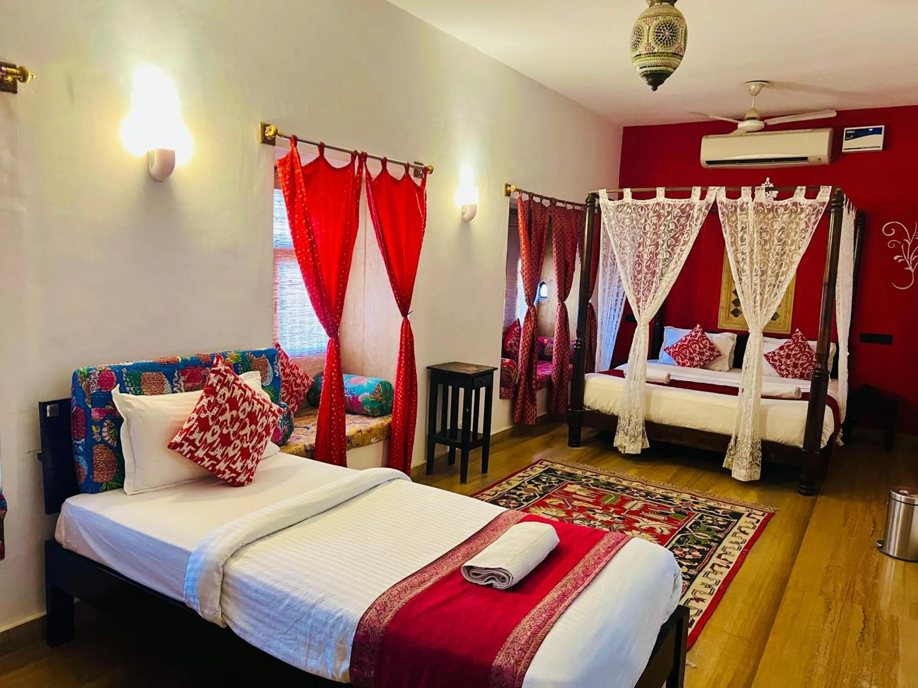 Balcony/Terrace, Bed in Hotel Jaisan Haveli