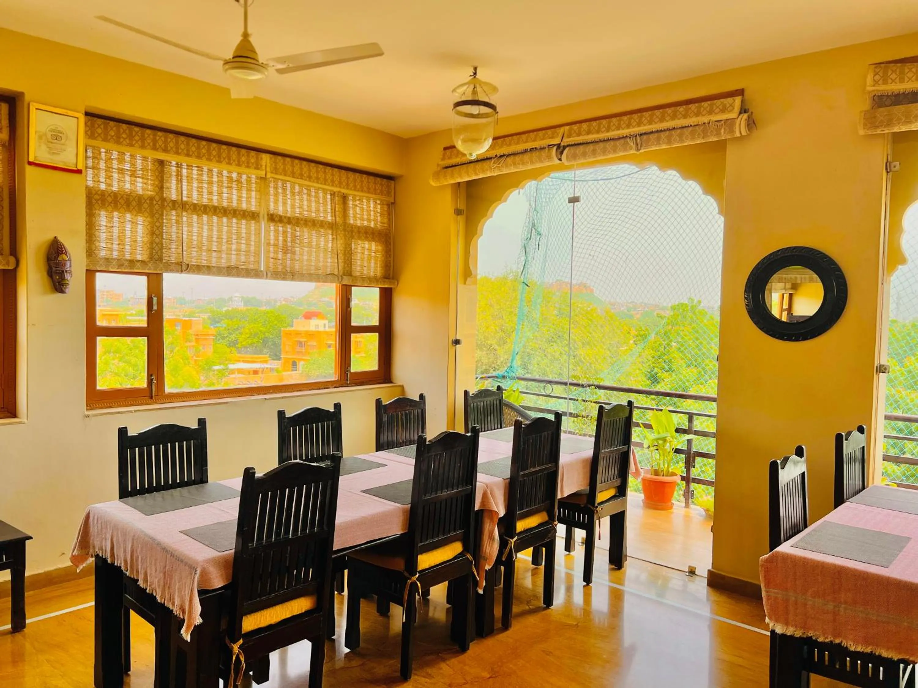 Restaurant/places to eat in Hotel Jaisan Haveli