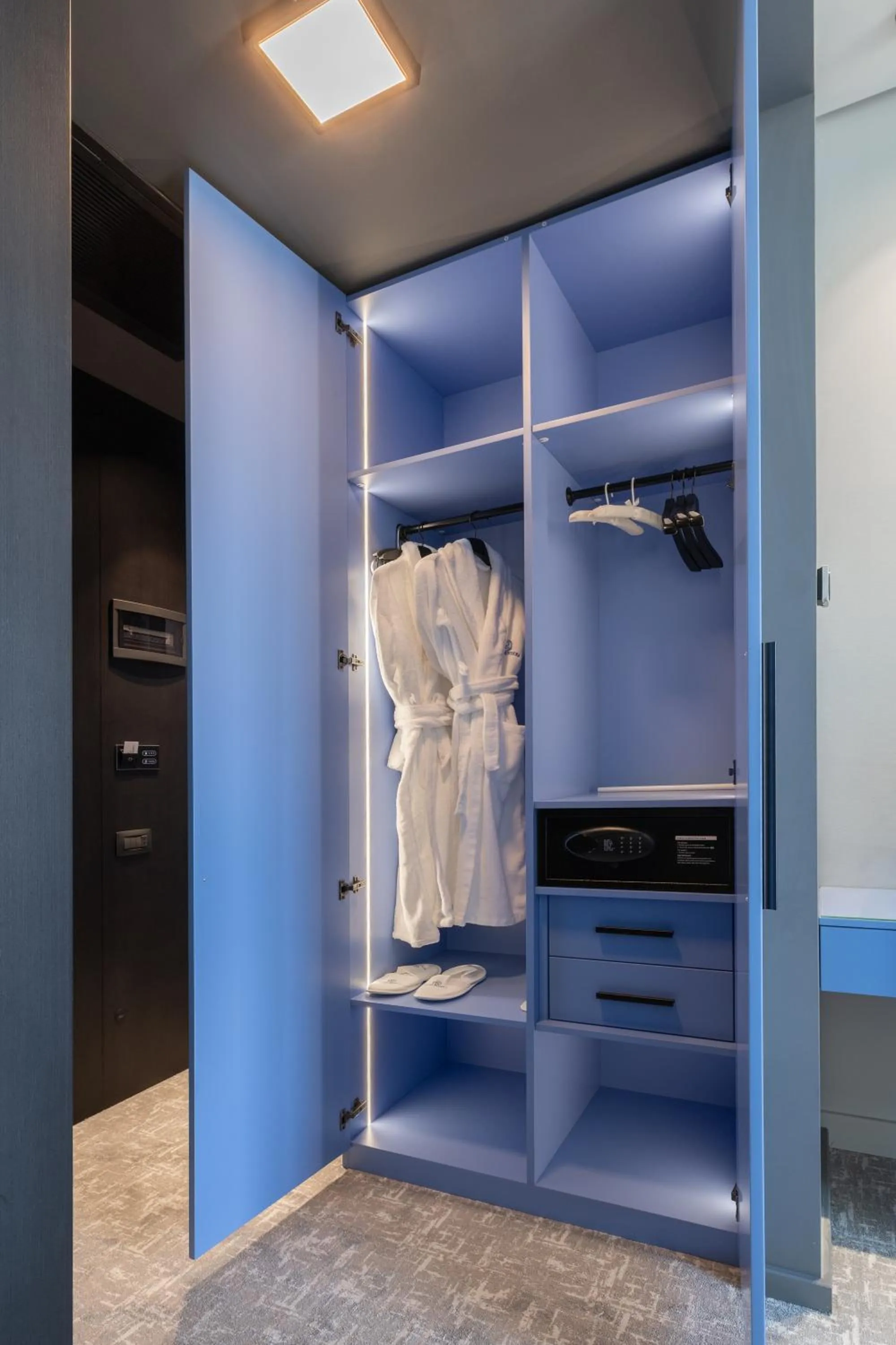 wardrobe in Maison Riviera