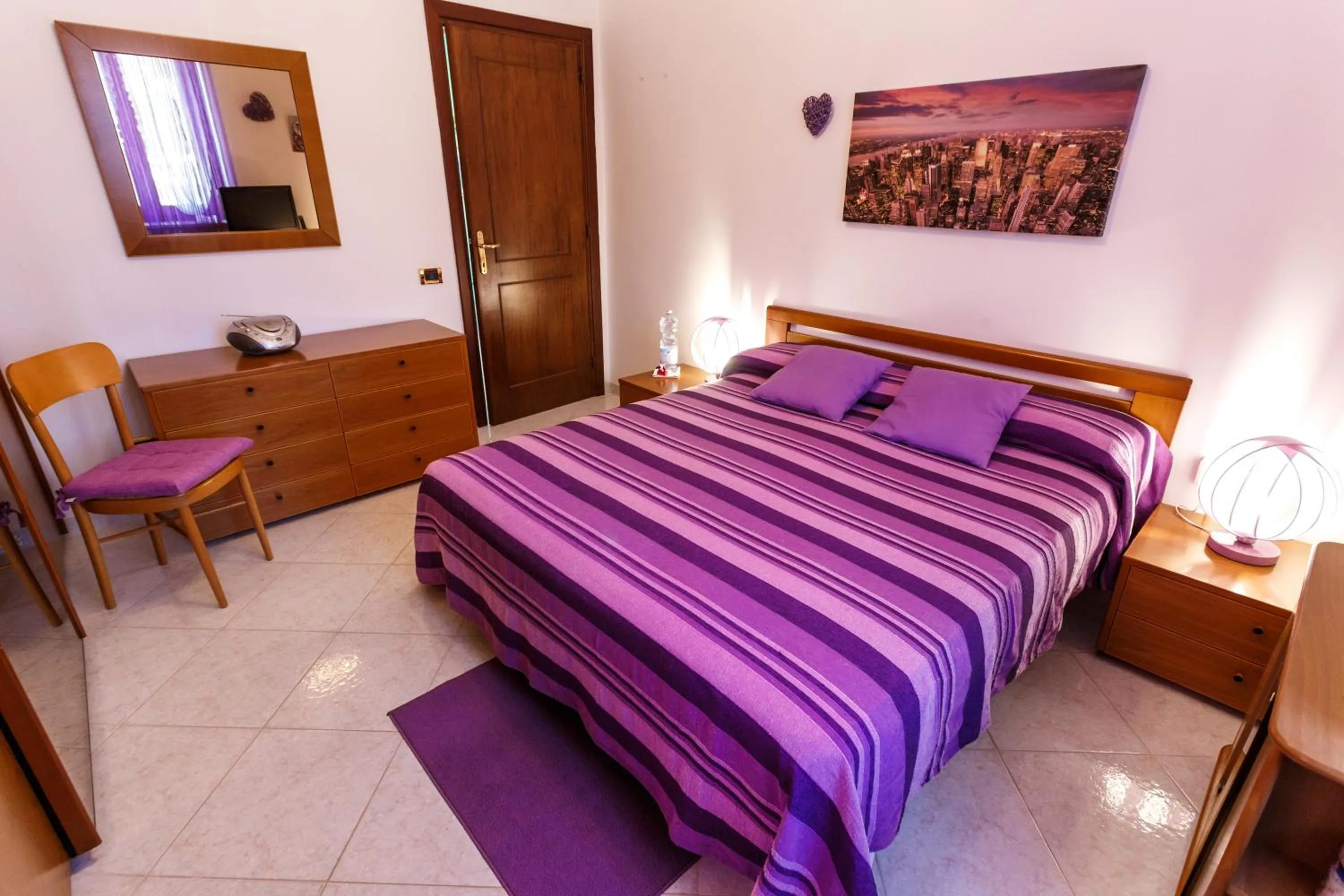 Property building, Bed in L'Aurora Viola