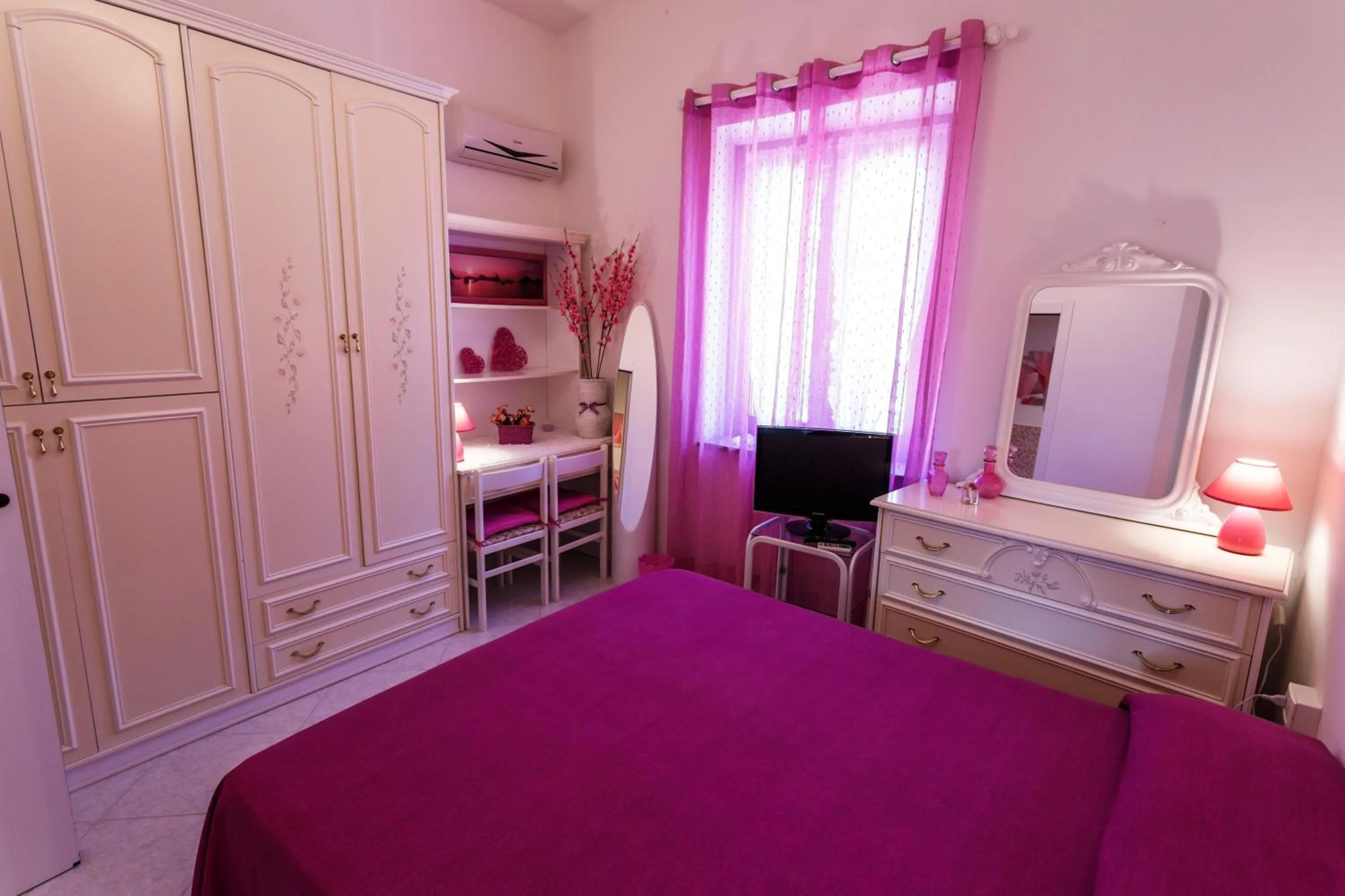 Bed in L'Aurora Viola