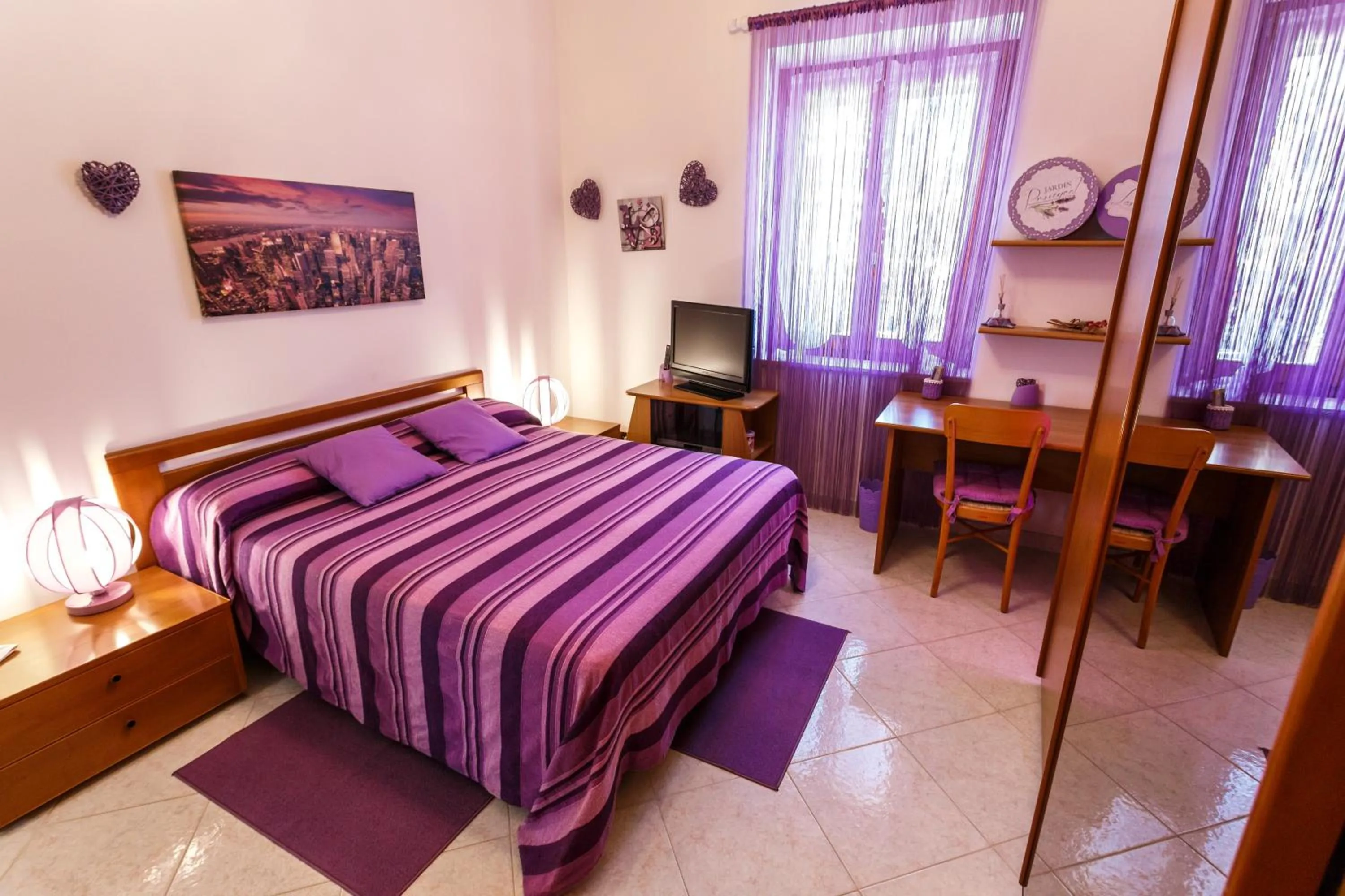 Property building, Bed in L'Aurora Viola