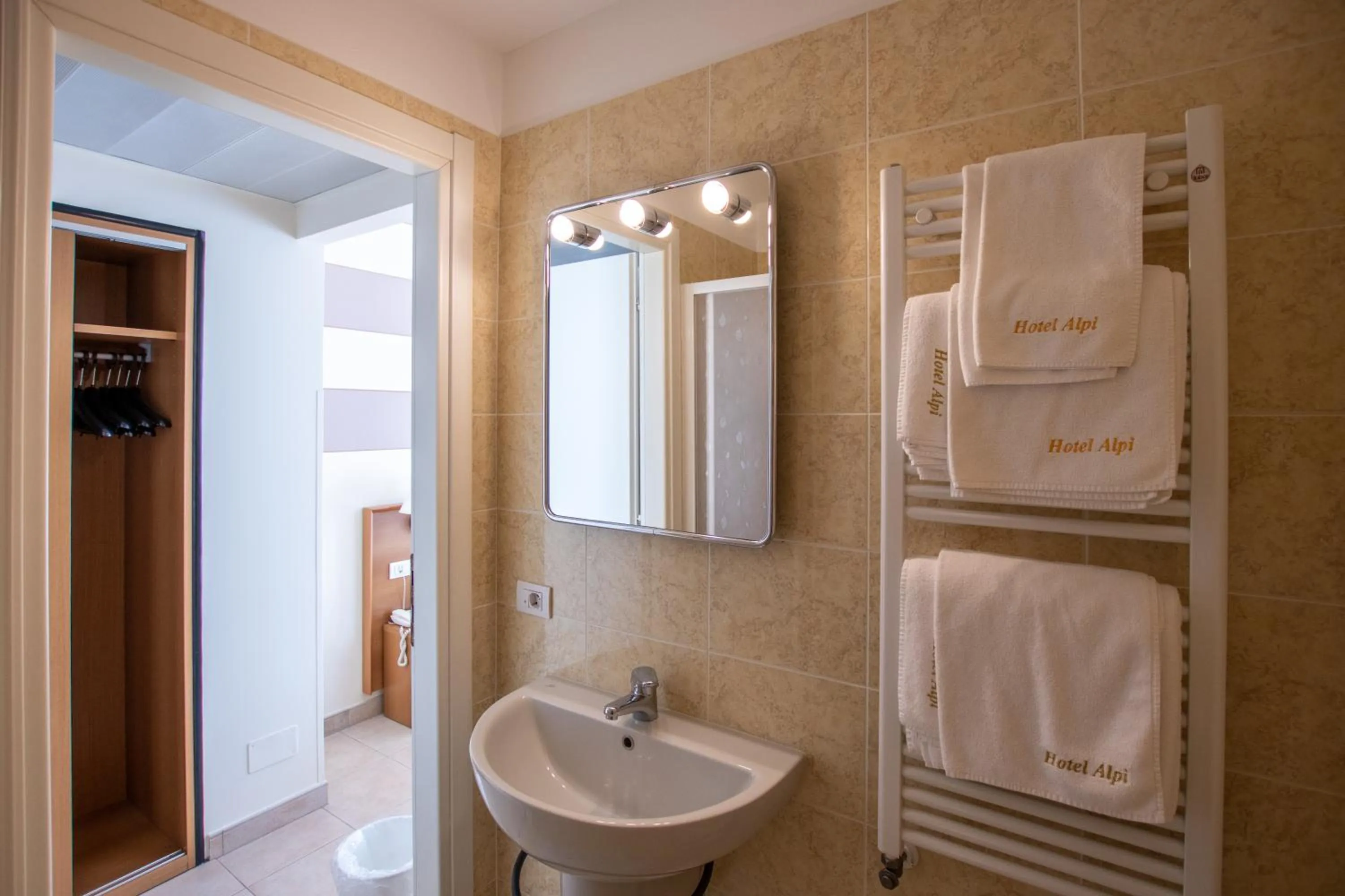 Bathroom in Hotel Alpi