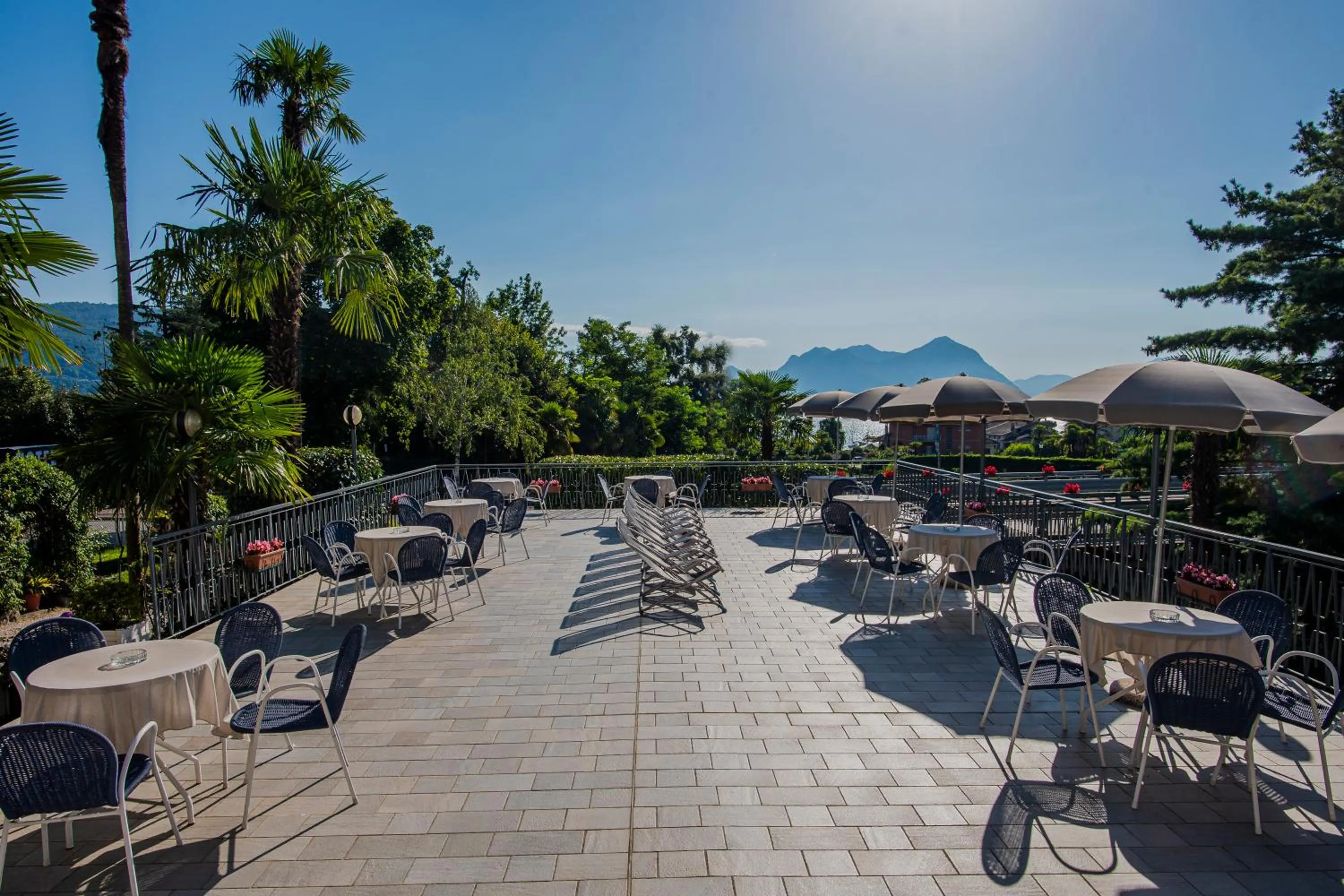 Patio in Hotel Alpi