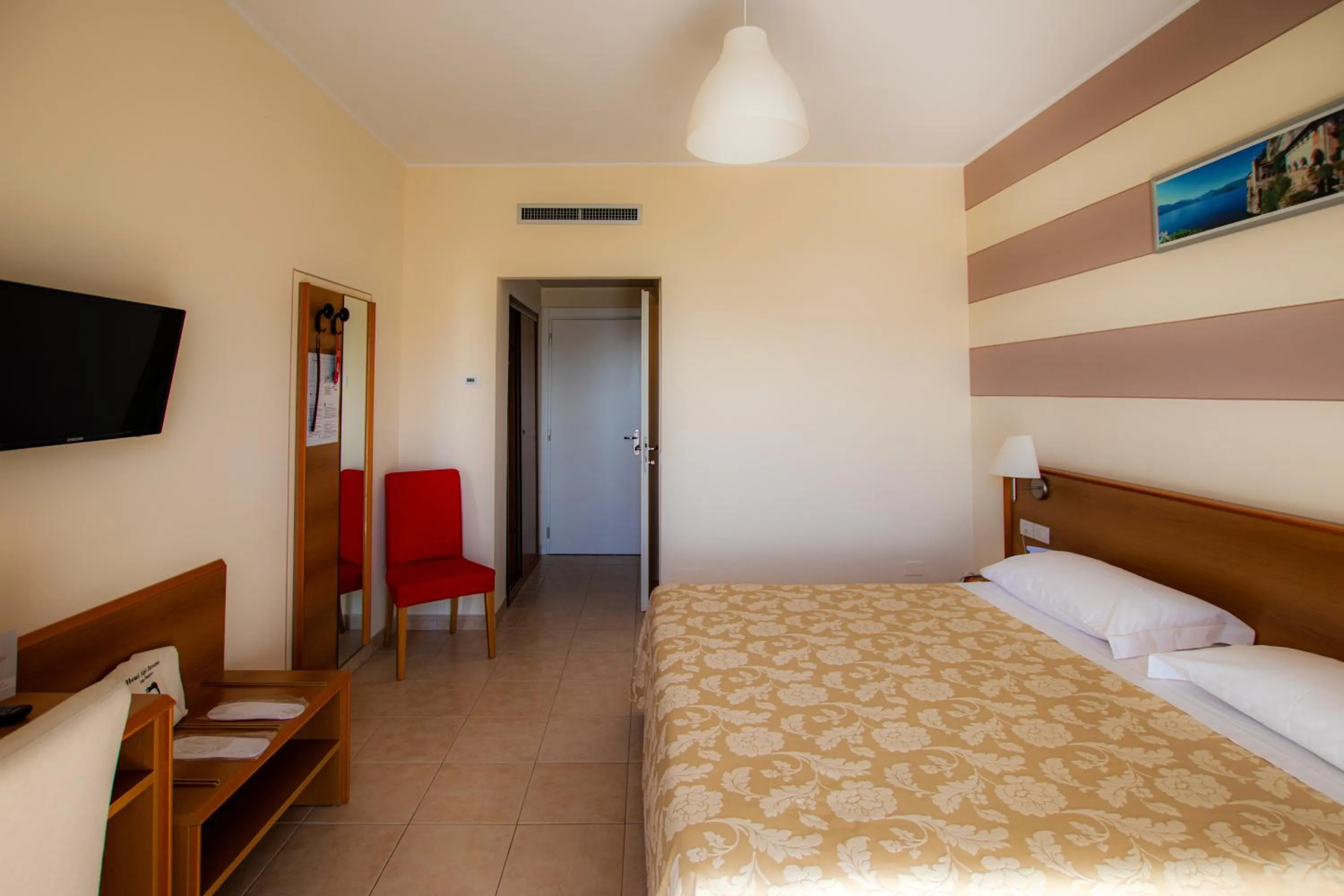 Bedroom, Bed in Hotel Alpi