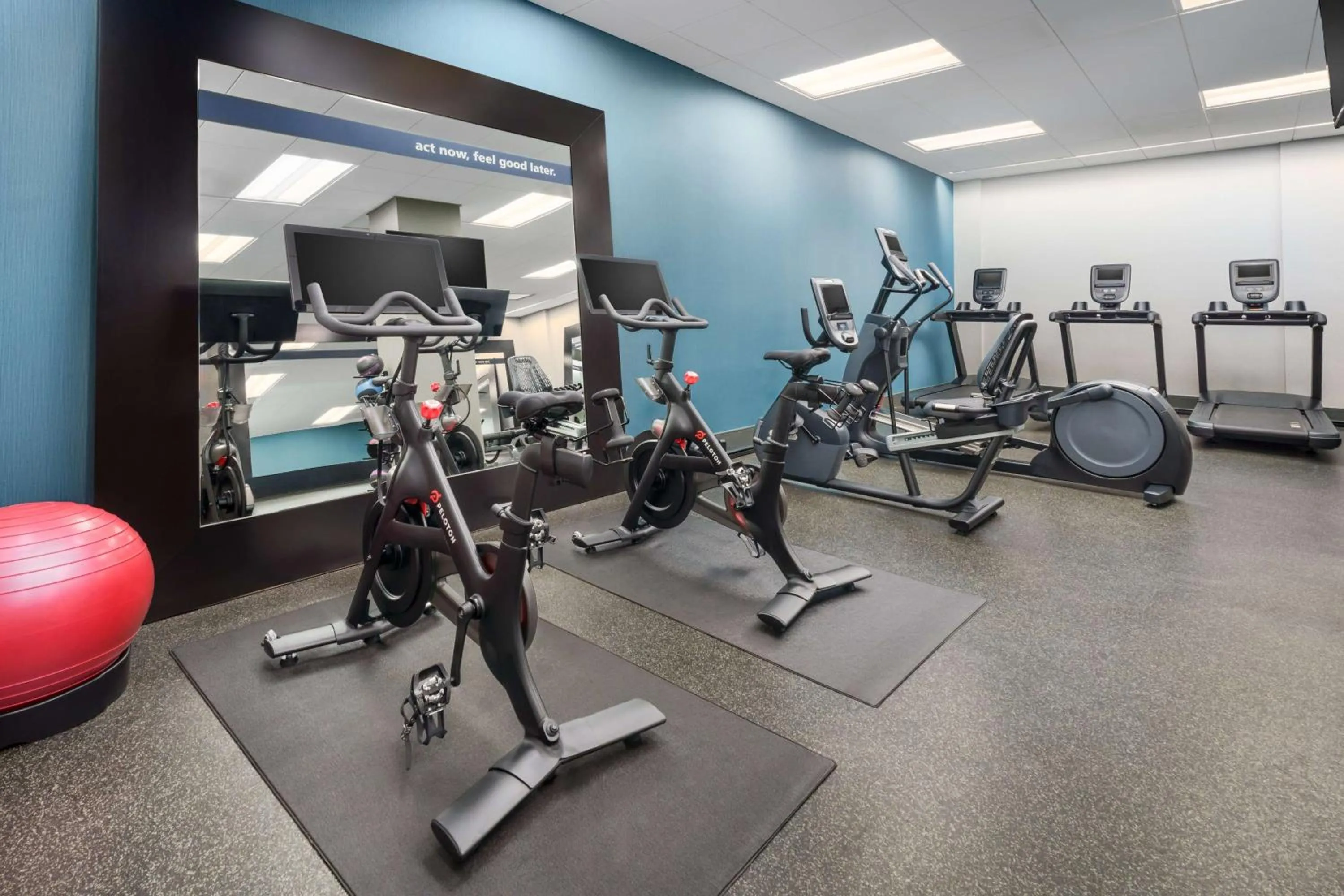 Fitness centre/facilities in Hampton Inn Times Square Central
