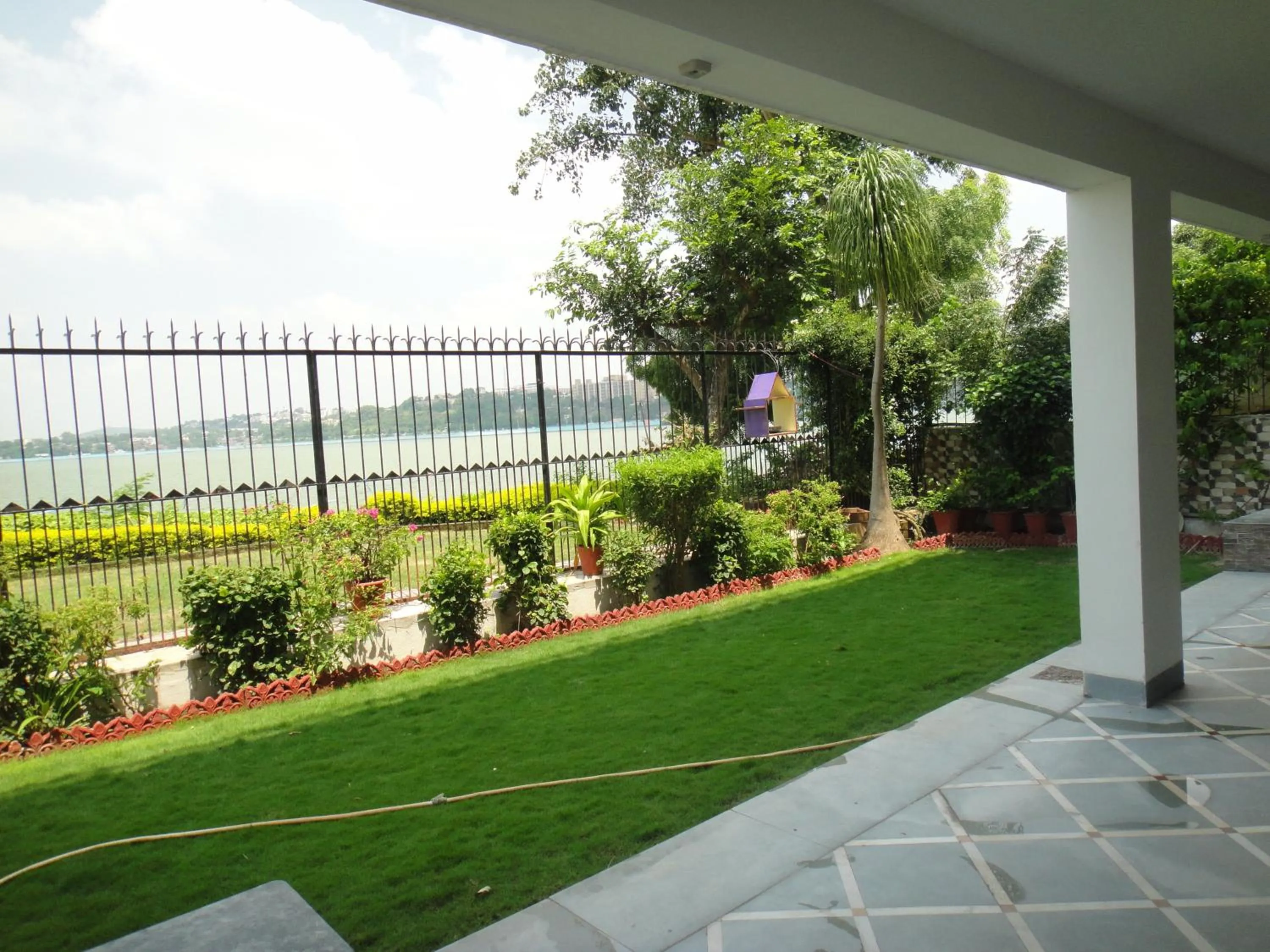 Garden view in Lago villa