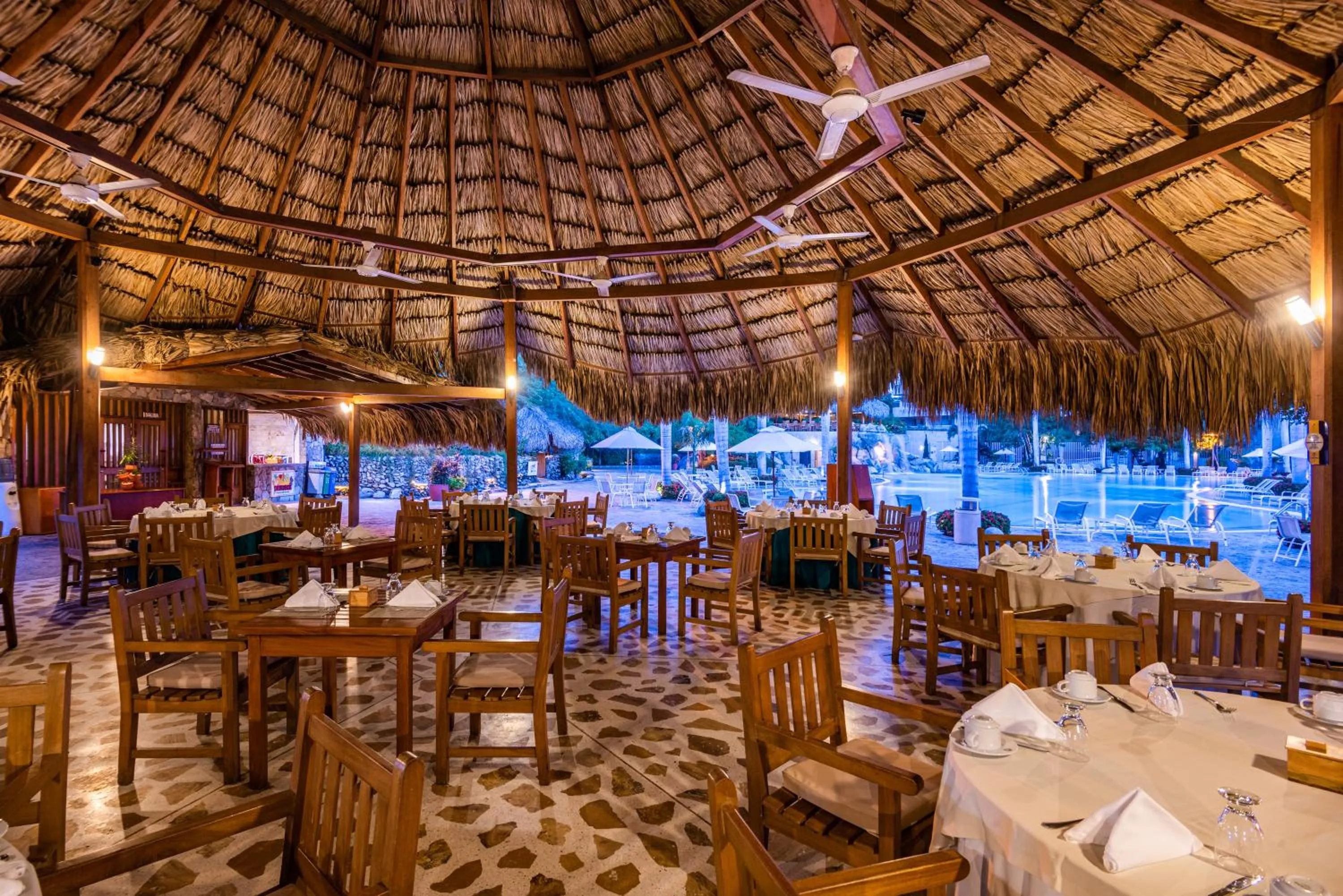 Restaurant/places to eat in Hotel Irotama Bungalows & Bohios