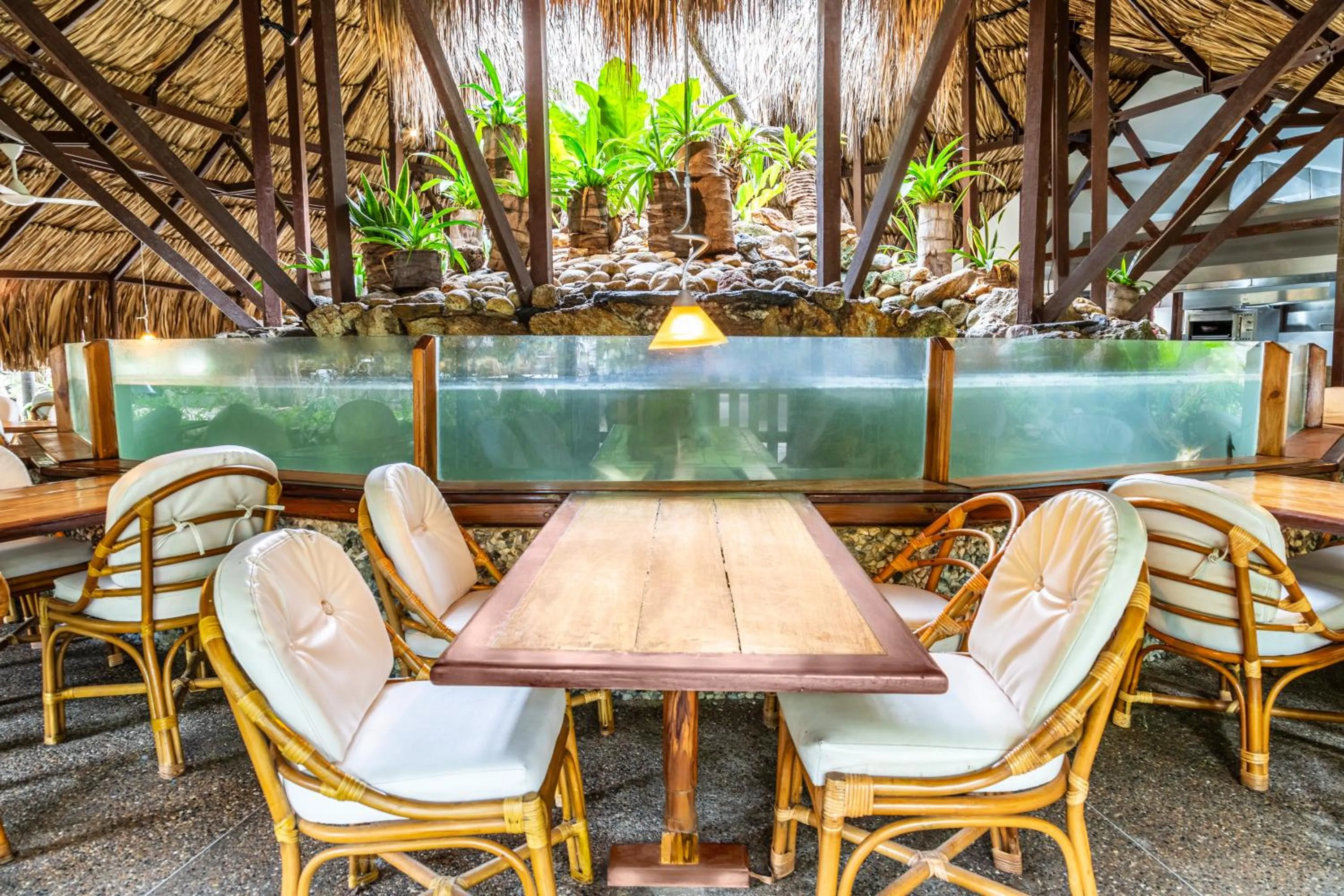 Restaurant/places to eat in Hotel Irotama Bungalows & Bohios