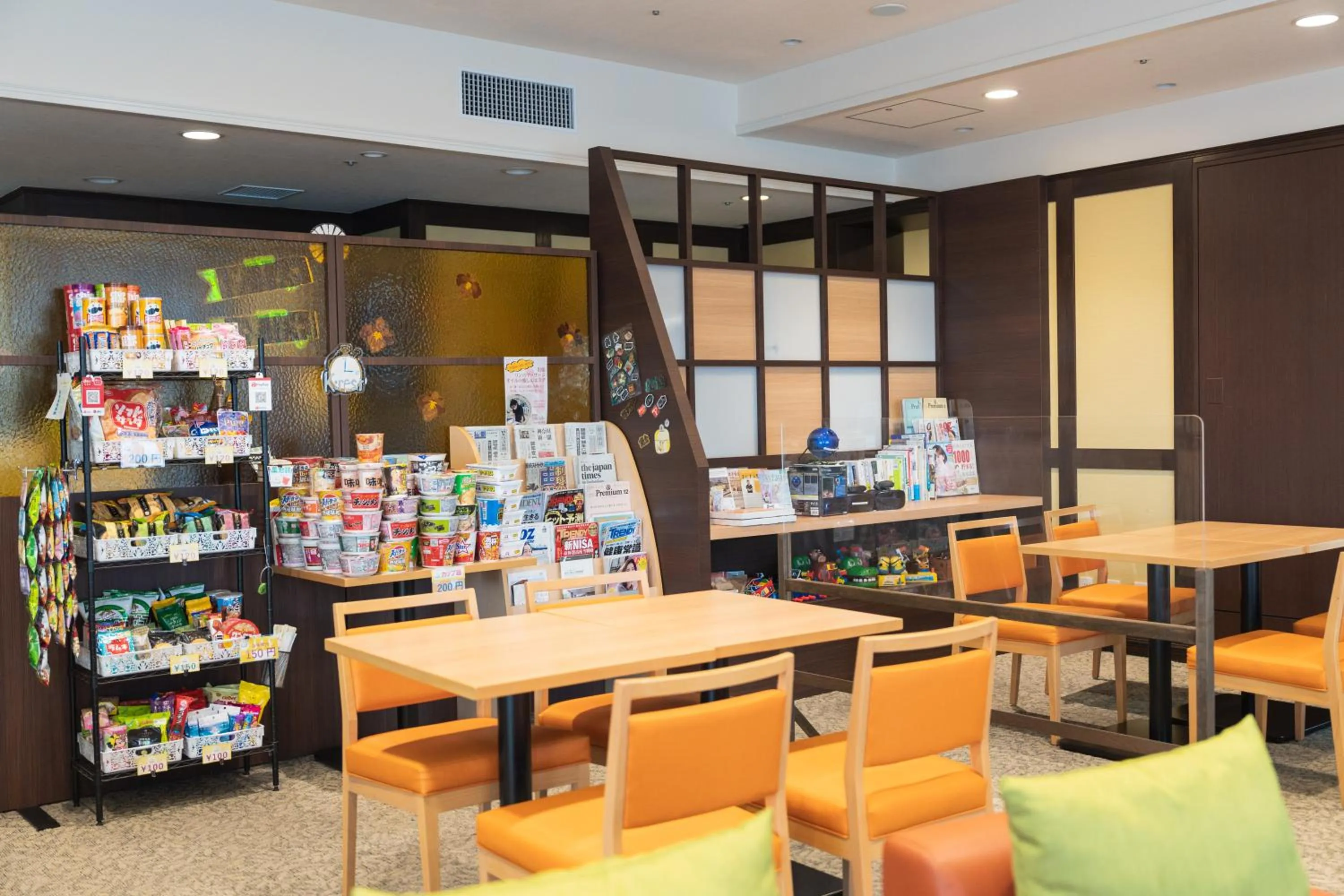 Communal lounge/ TV room in Hotel ARU KSP