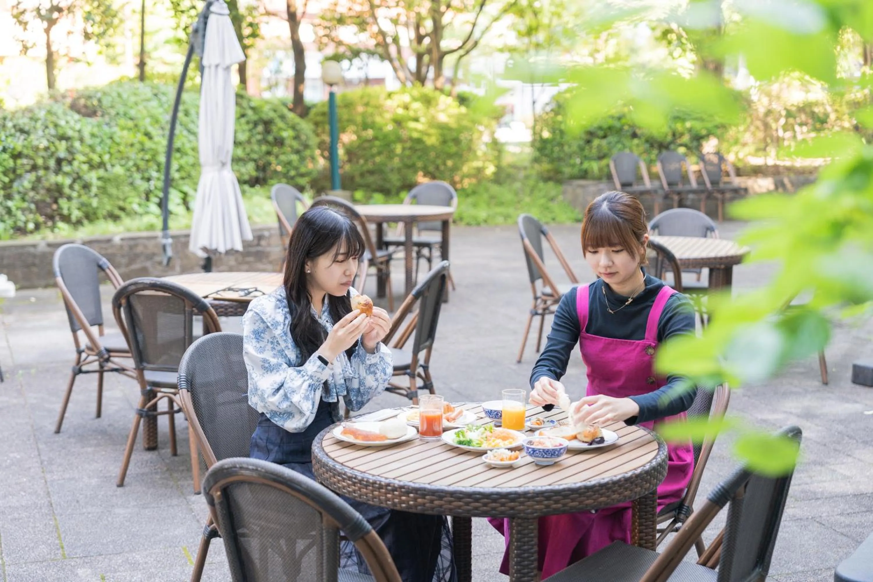 Restaurant/places to eat in Hotel ARU KSP