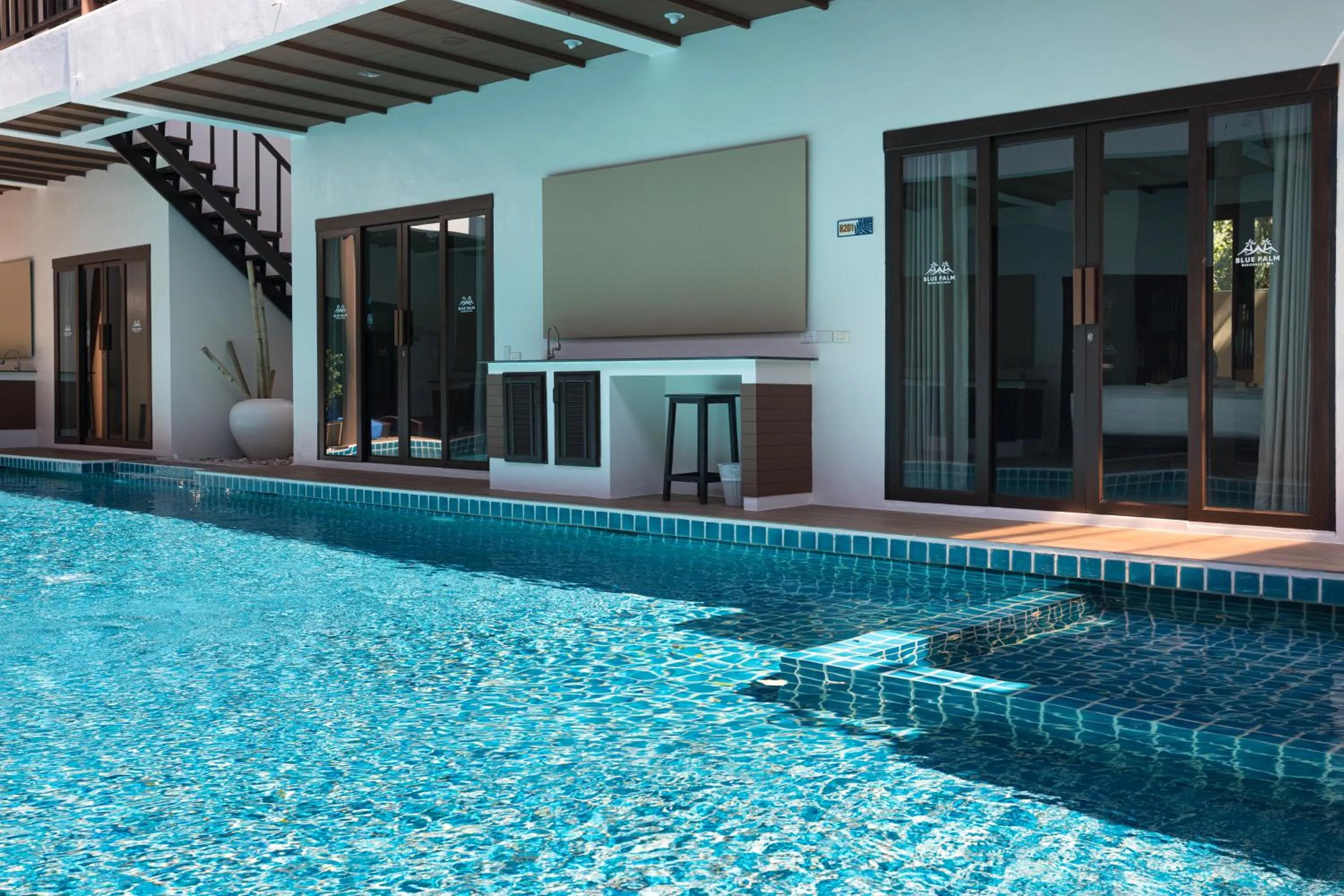 Day in Blue Palm Residence Kata