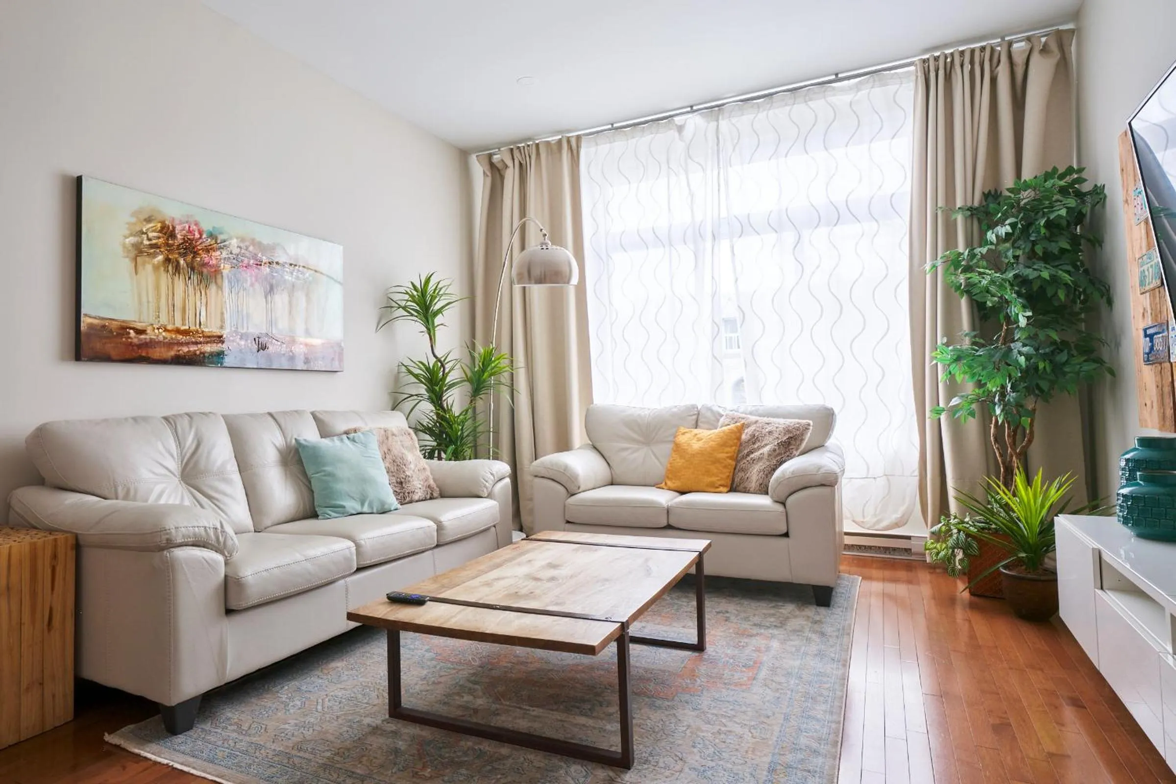 Living room in MTLVacationRentals - The FabFour