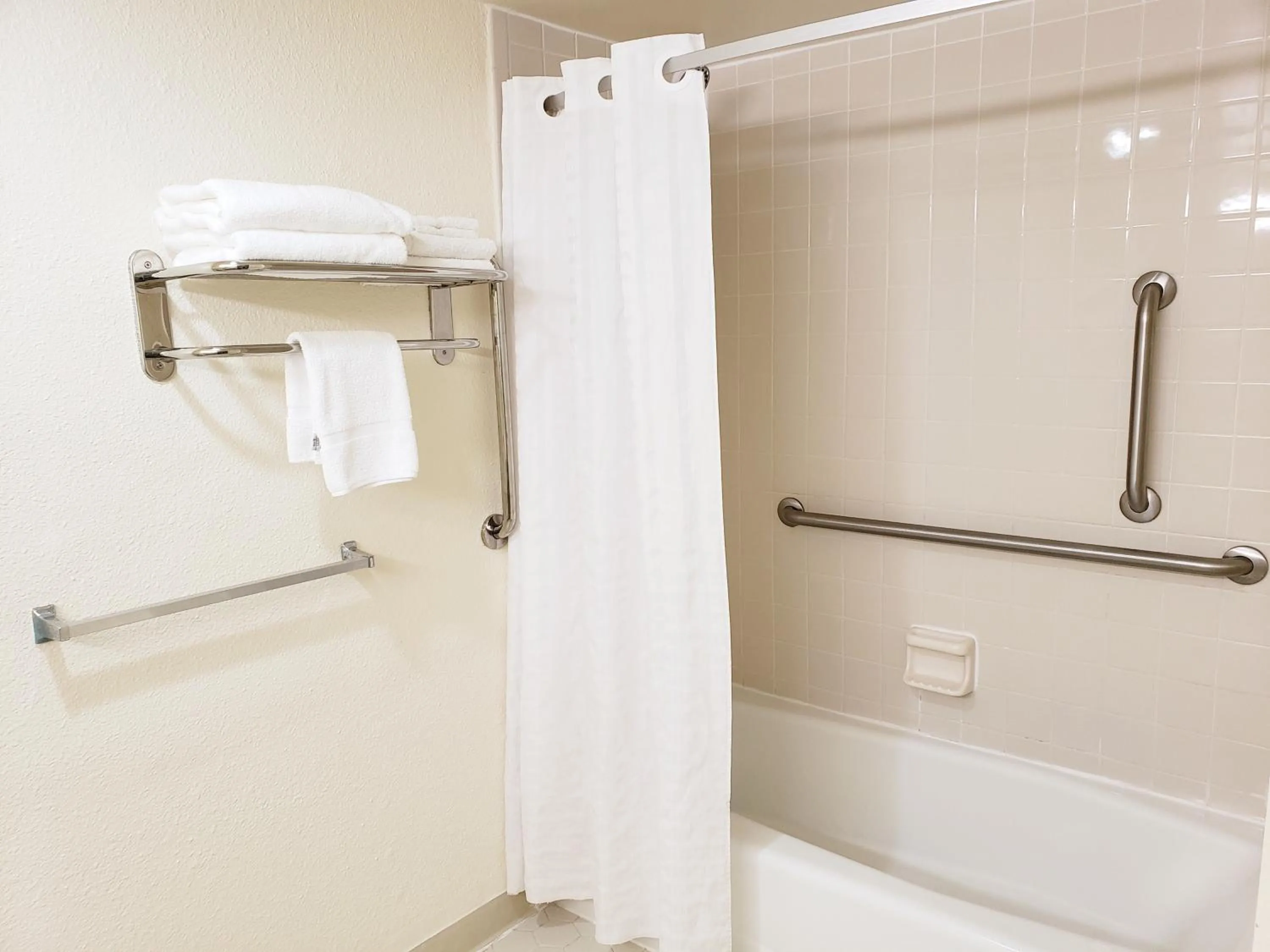 Bathroom in Simple Rewards Inn