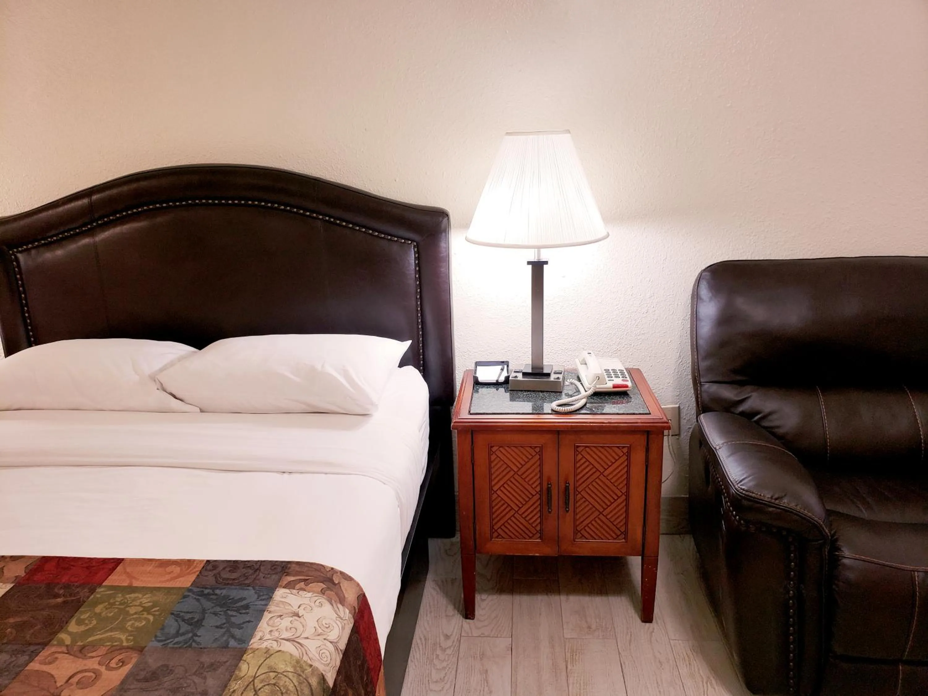 Photo of the whole room, Bed in Simple Rewards Inn