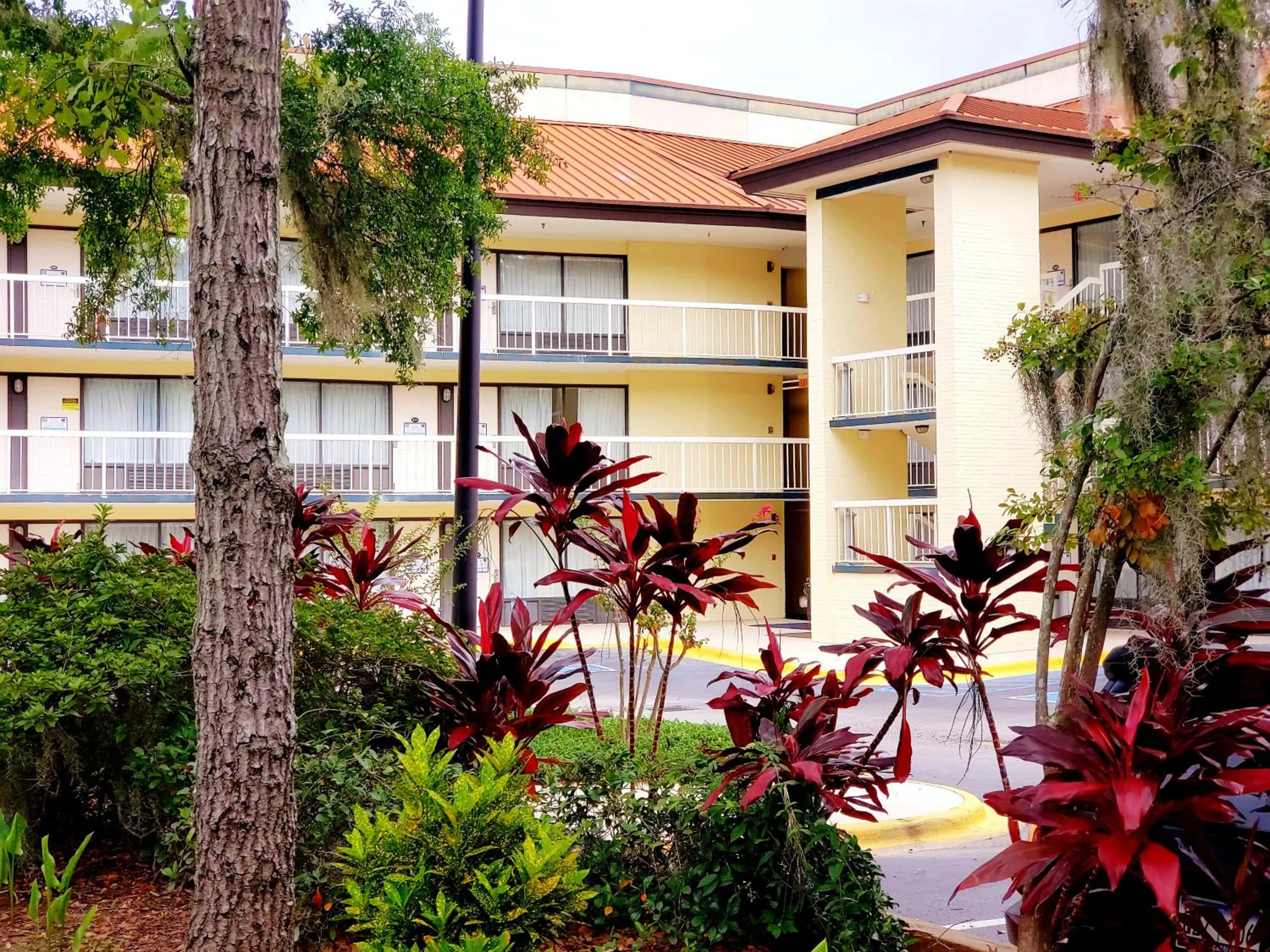 Property building in Simple Rewards Inn