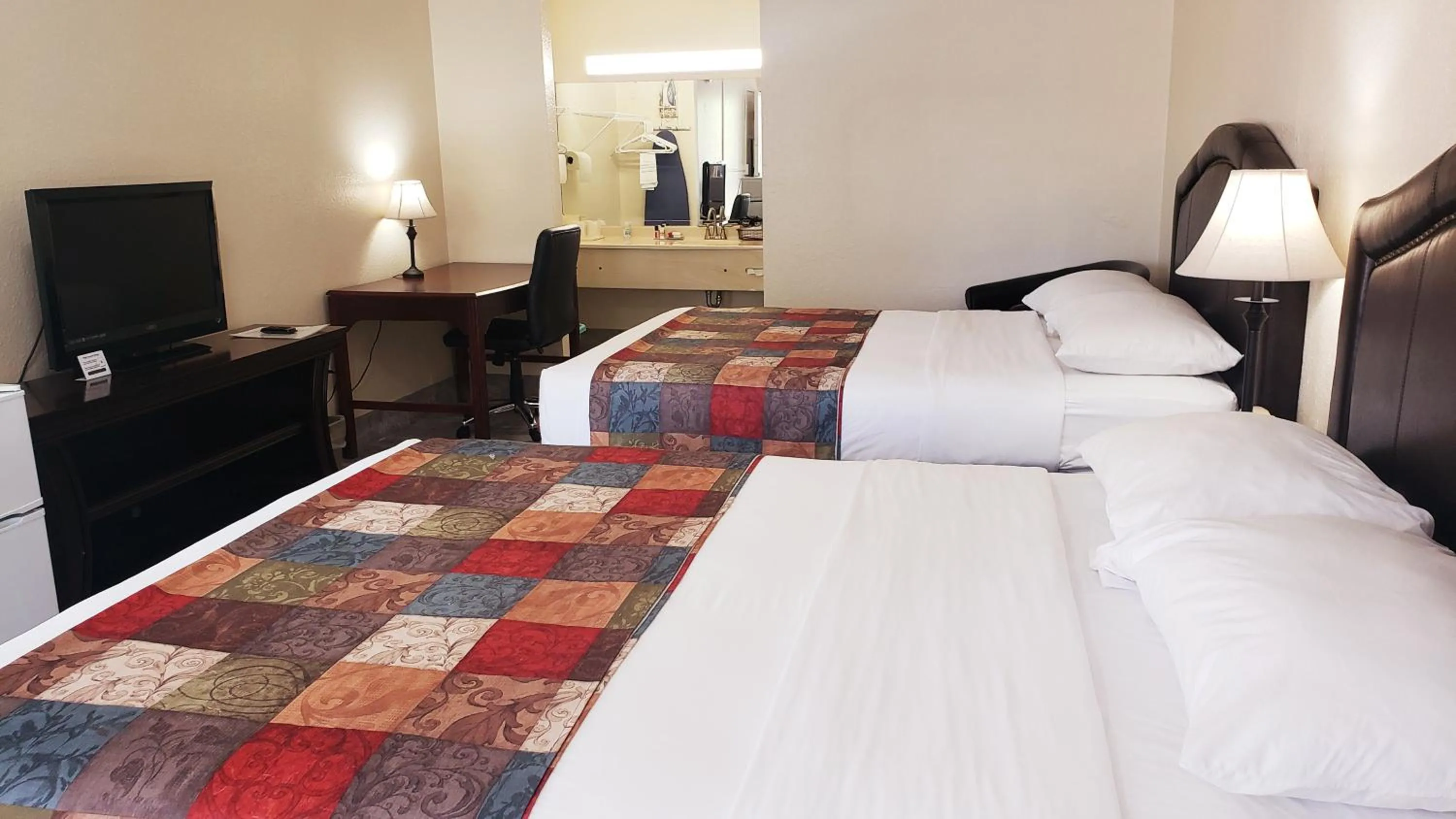 Photo of the whole room, Bed in Simple Rewards Inn