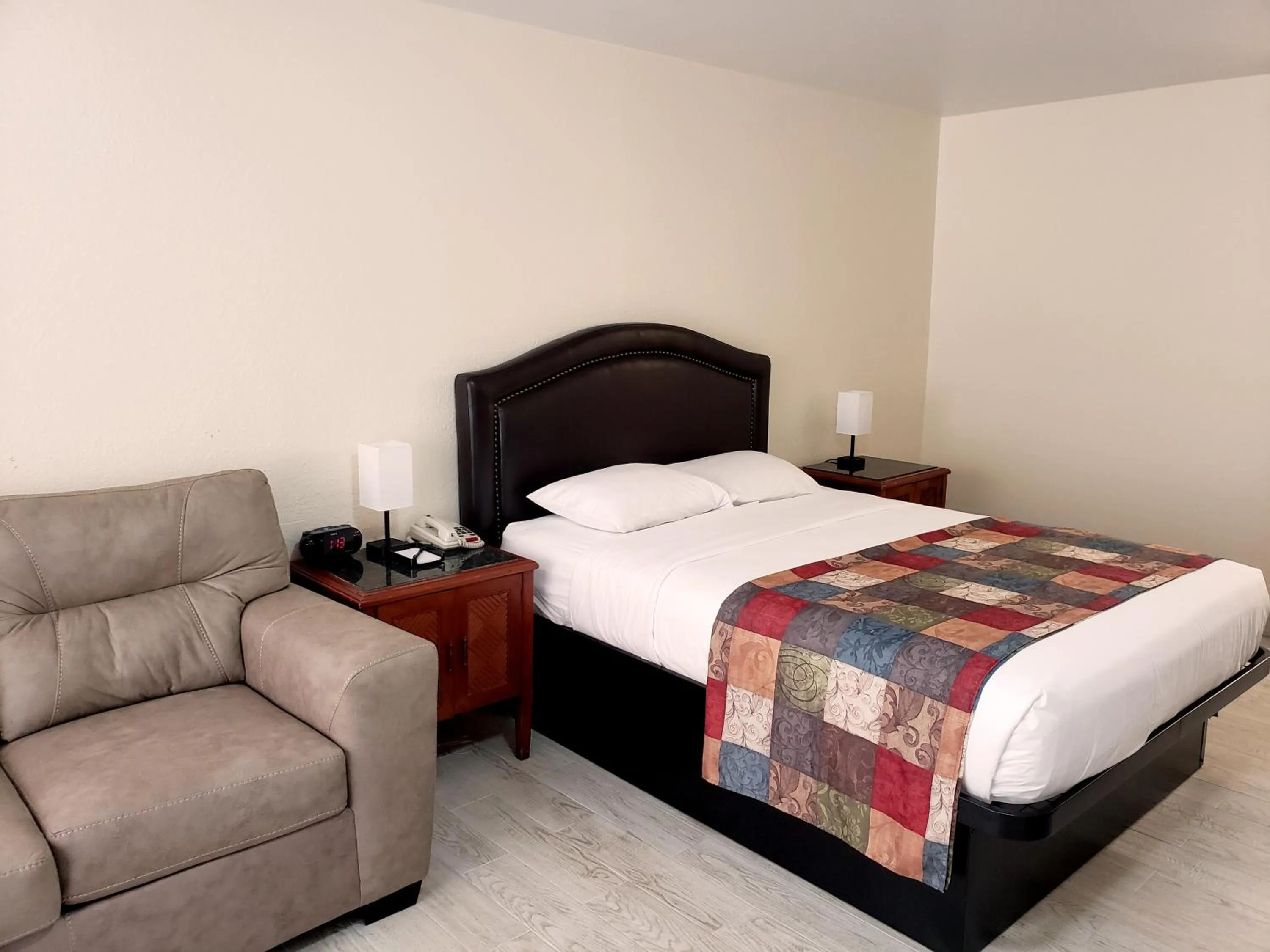 Photo of the whole room, Bed in Simple Rewards Inn