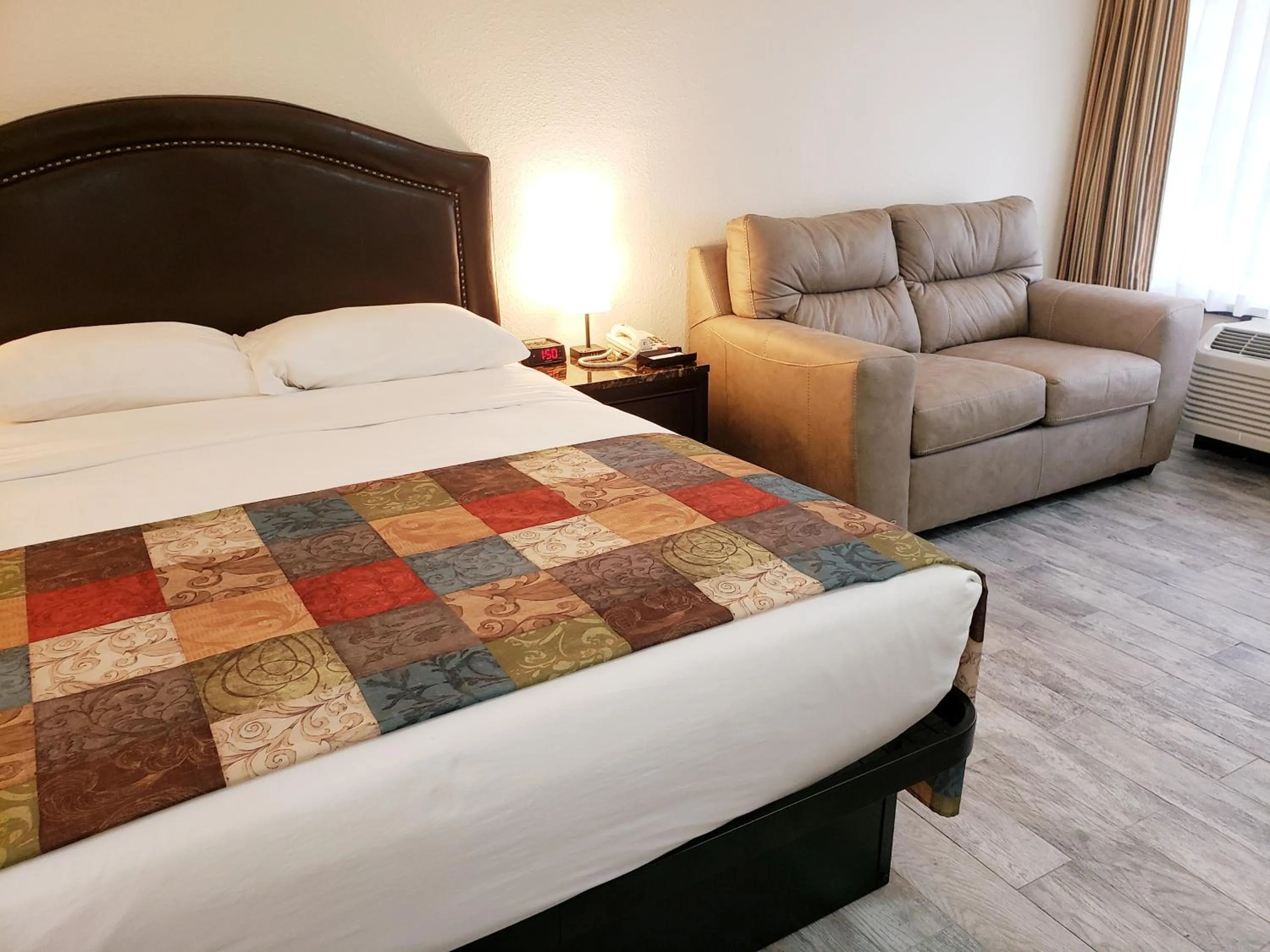 Photo of the whole room, Bed in Simple Rewards Inn