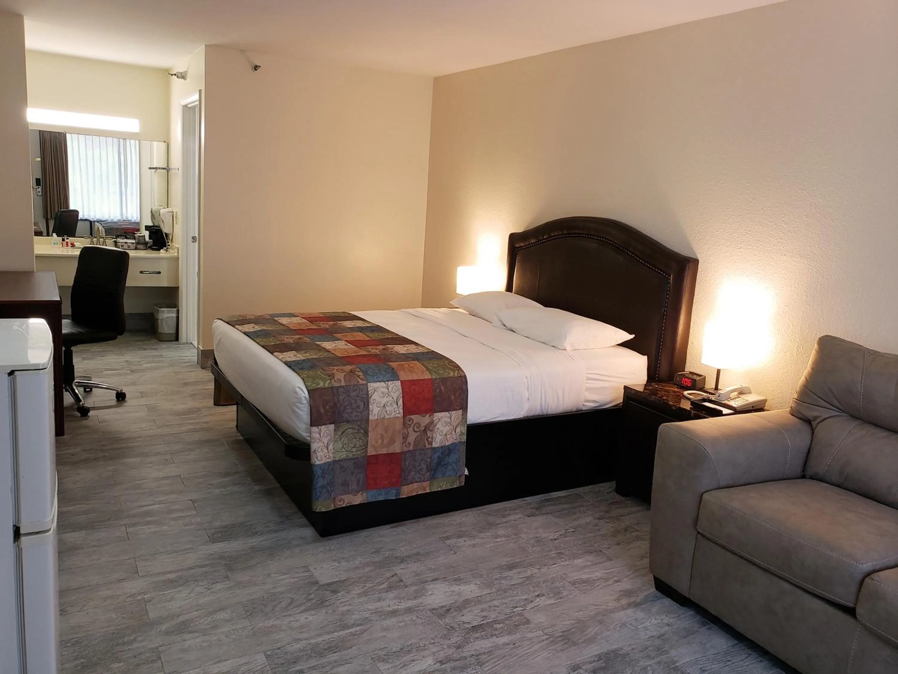 Photo of the whole room, Bed in Simple Rewards Inn