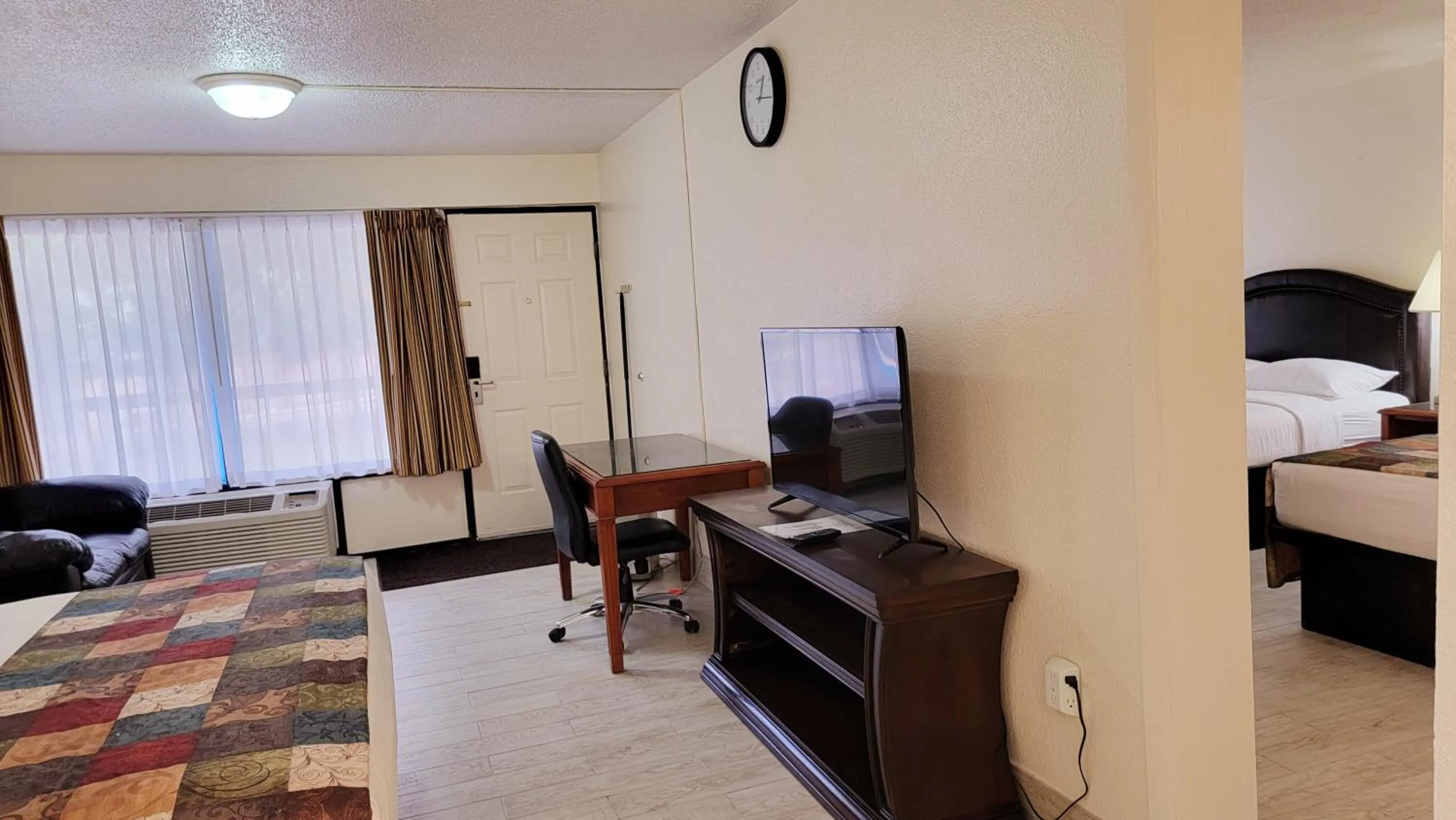 Bed in Simple Rewards Inn