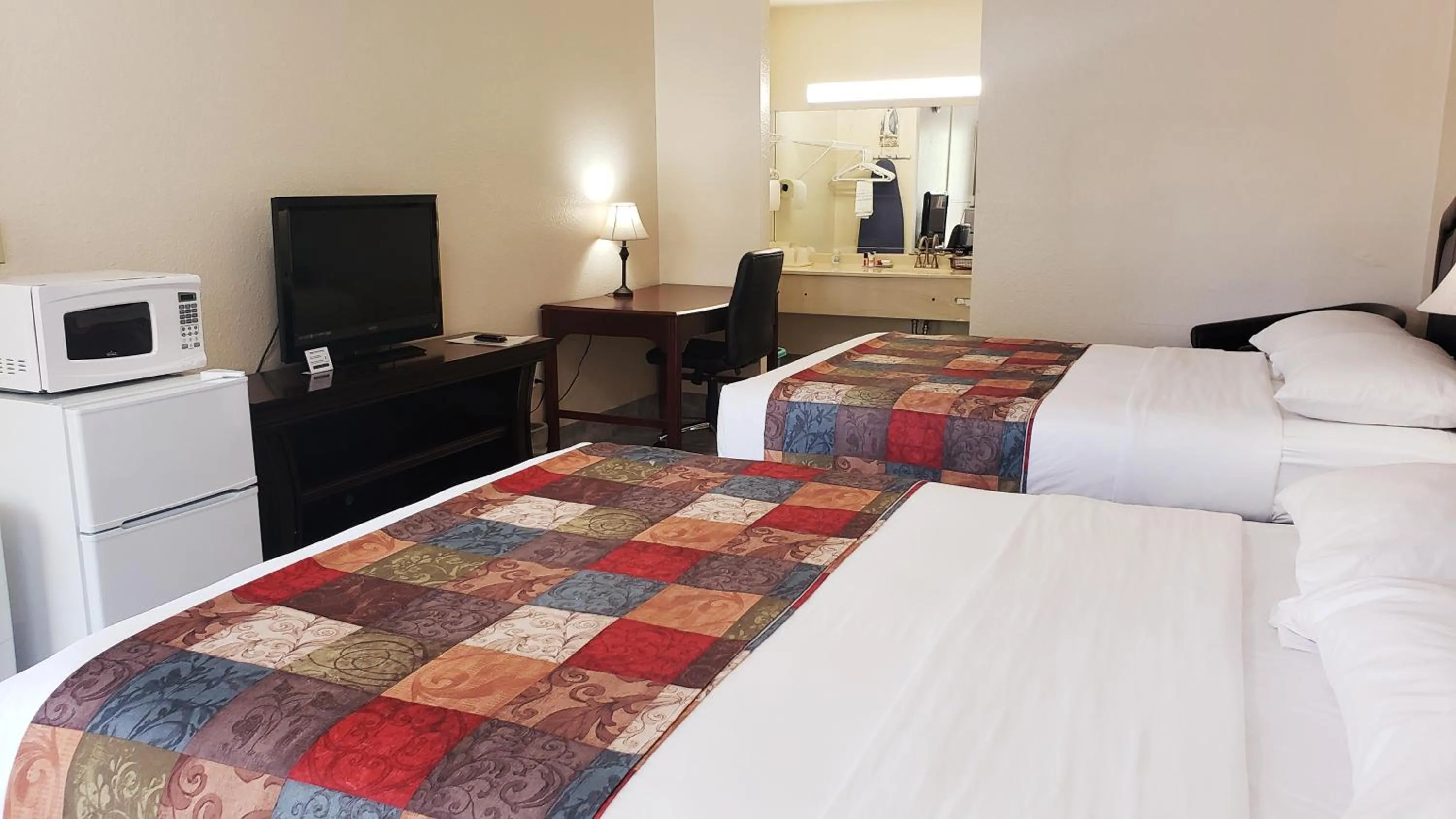 Photo of the whole room, Bed in Simple Rewards Inn