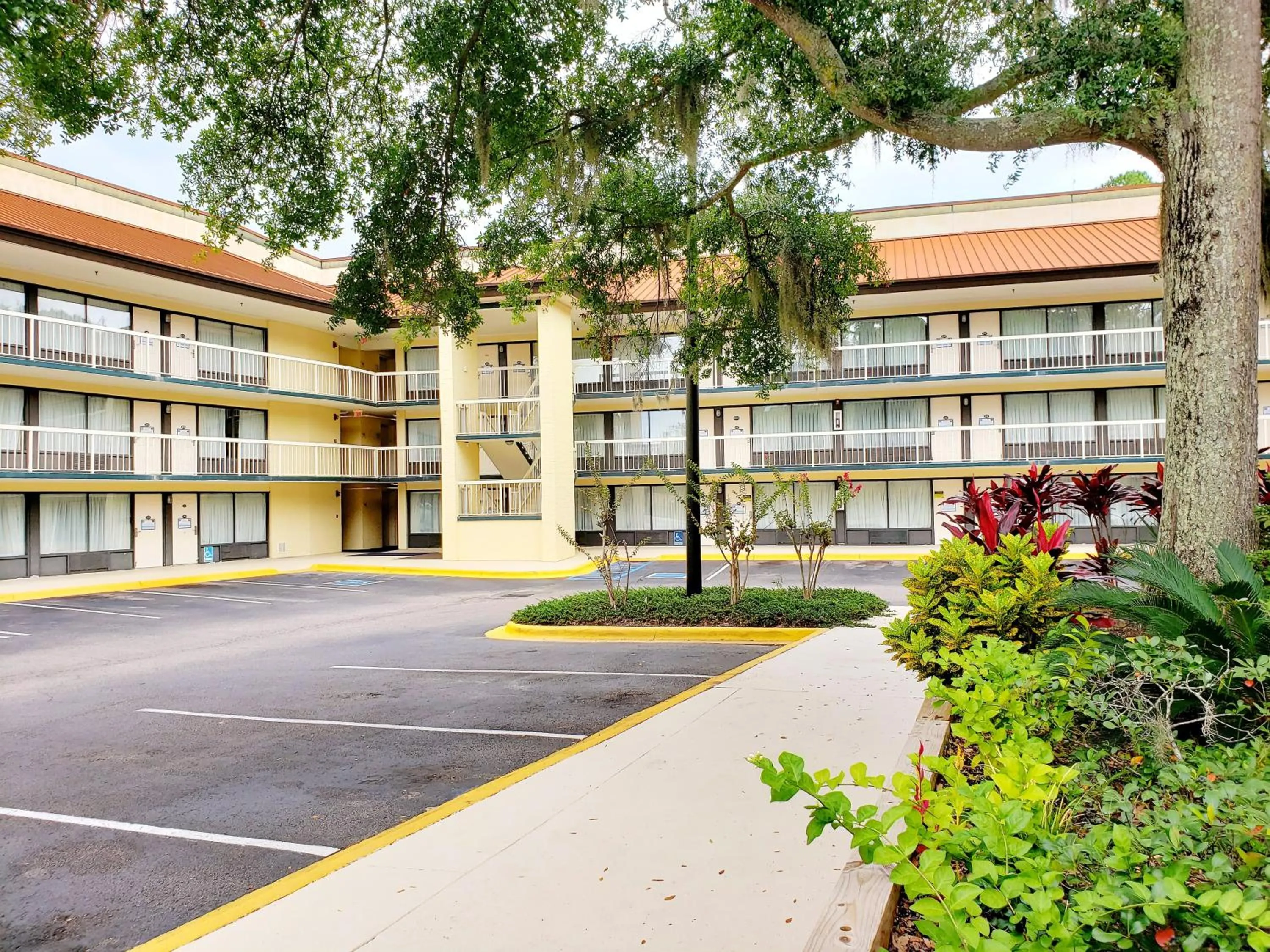 Property building in Simple Rewards Inn