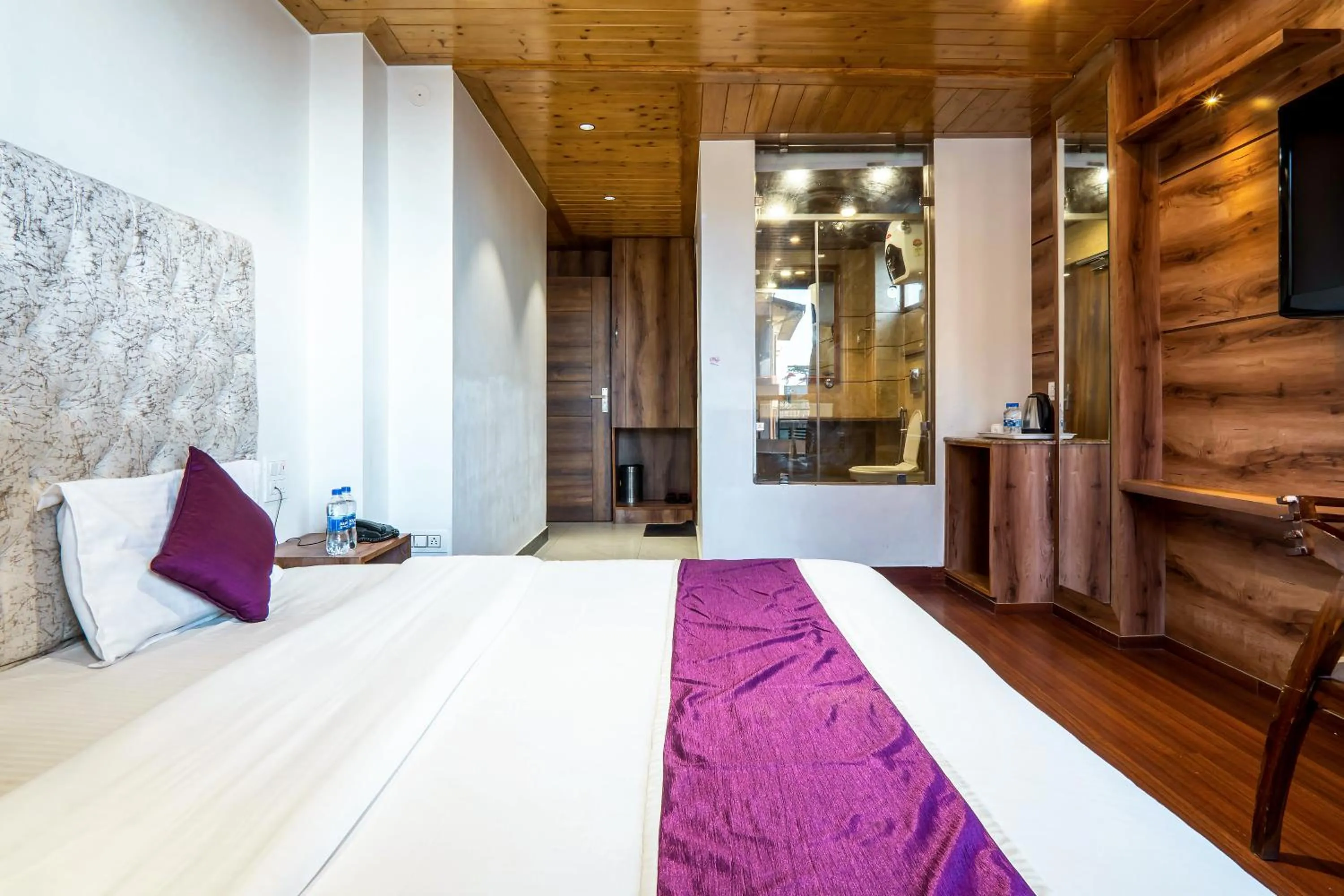 Bed in Windsor the mall