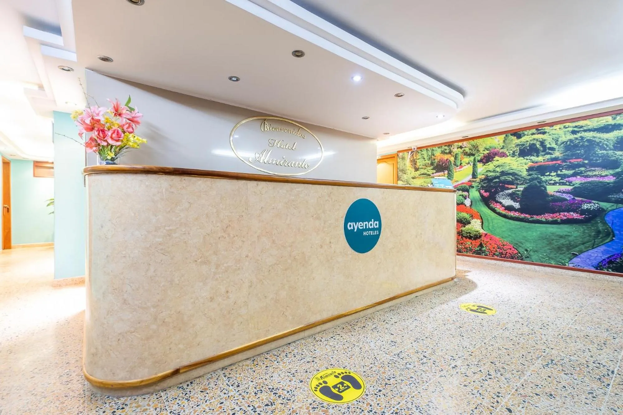 Lobby or reception in Hotel Almirante